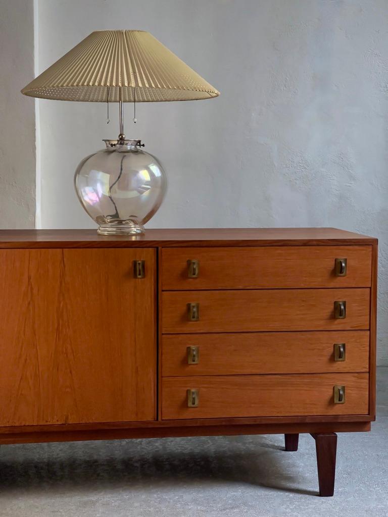 Rare Original 1920s danish table lamp in iridescent glass, perforated lamp shade In Good Condition For Sale In København K, 84