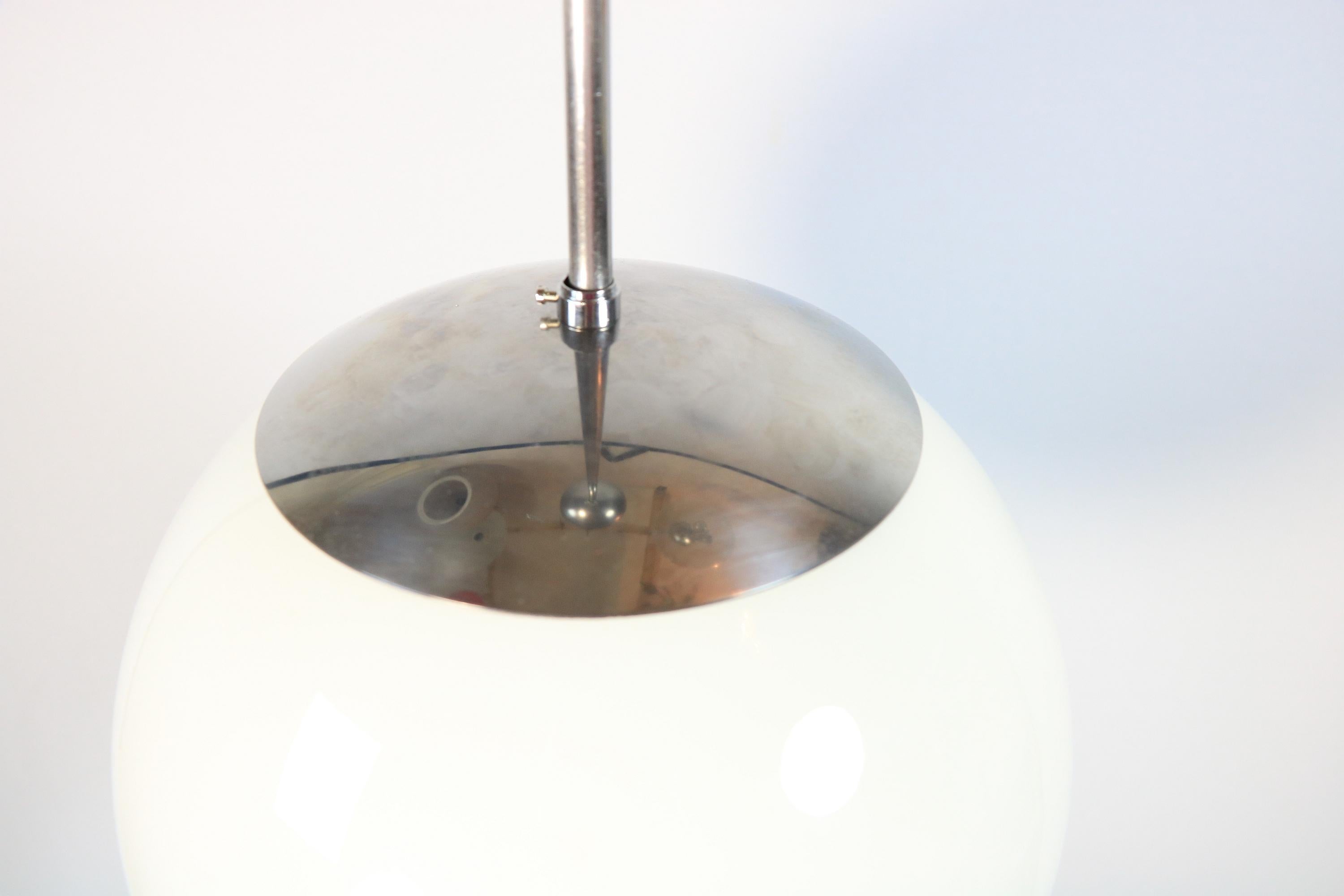 Seltene Original 1940er Kugellampe, Opalglas, Bauhaus im Zustand „Gut“ im Angebot in Berlin, BE
