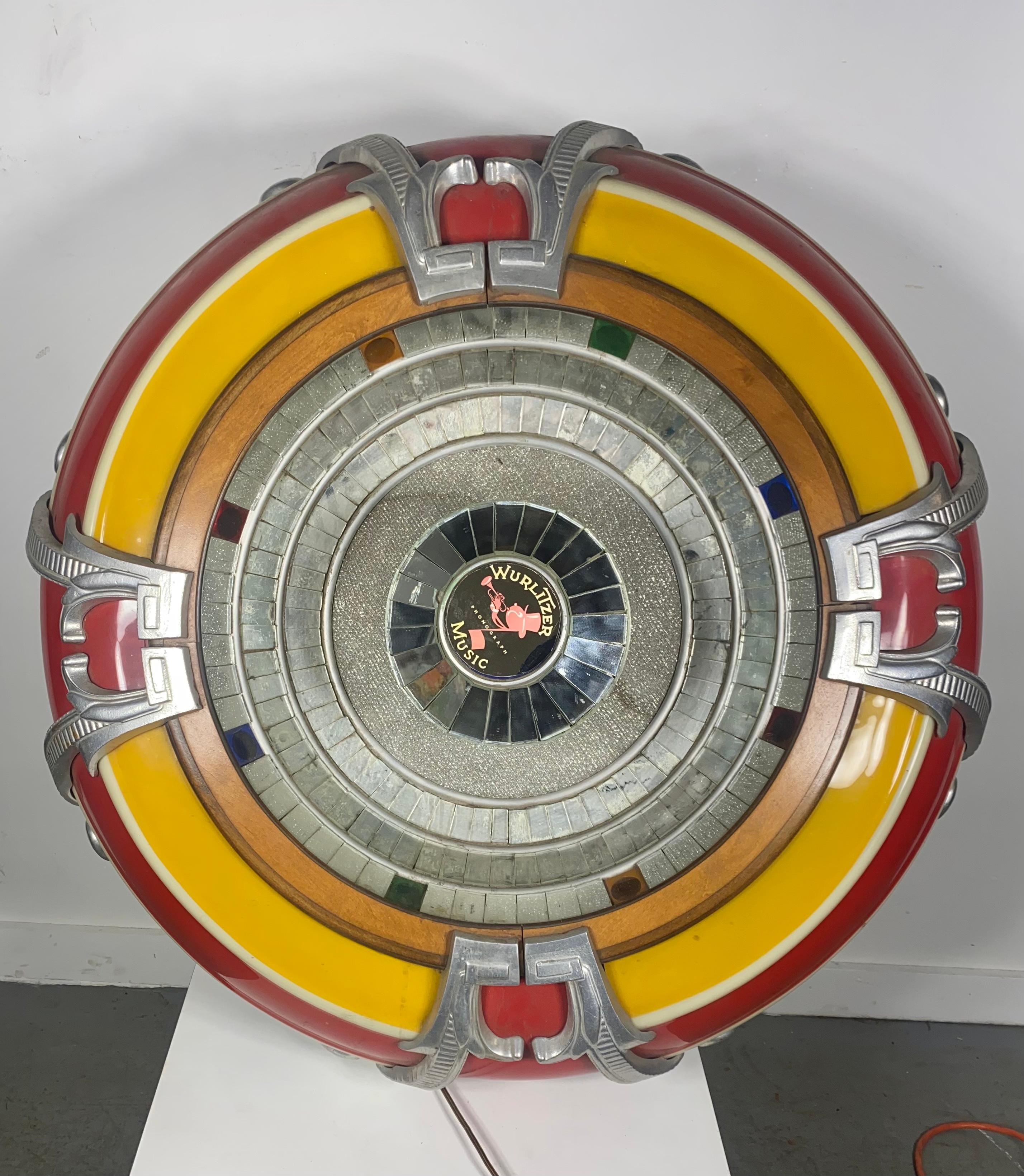 Rare Original 1946 Wurlitzer Jukebox  4008 Speaker, , bubbler. External speaker designed for the famed classic 1015 Wurlitzer Jukebox,, Amazing original condition,, minor crack to small spinning front mirror (see photo).. Tested and sounds