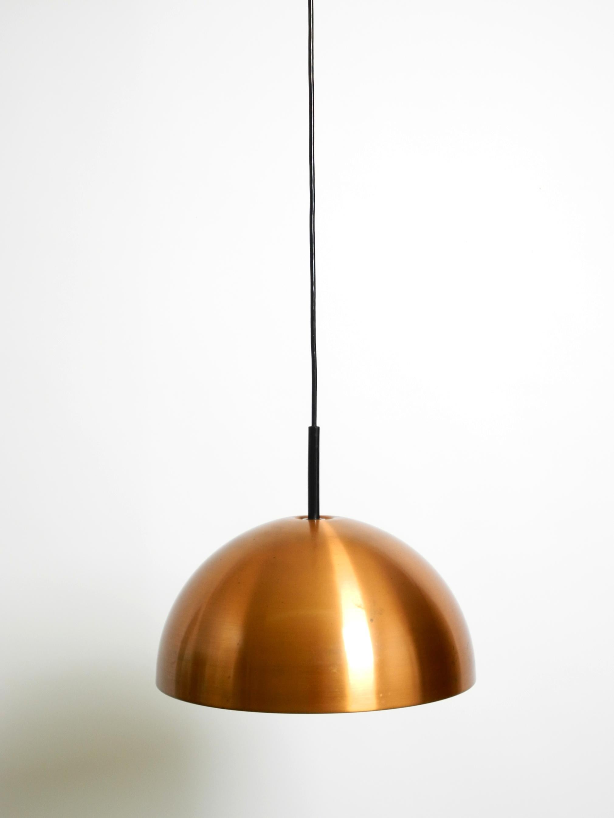 Rara lámpara colgante original de los años 70 de gran tamaño Space Age con pantalla de cobre de Staff en Bueno estado para la venta en München, DE