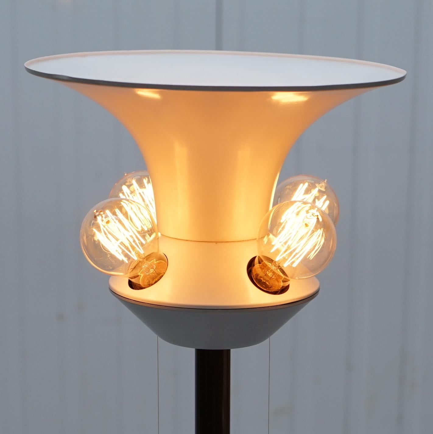 Mid-Century Modern Lampadaire Art moderne d'origine rare sur pied à 5 ampoules, datant d'environ 1960, bronze en vente