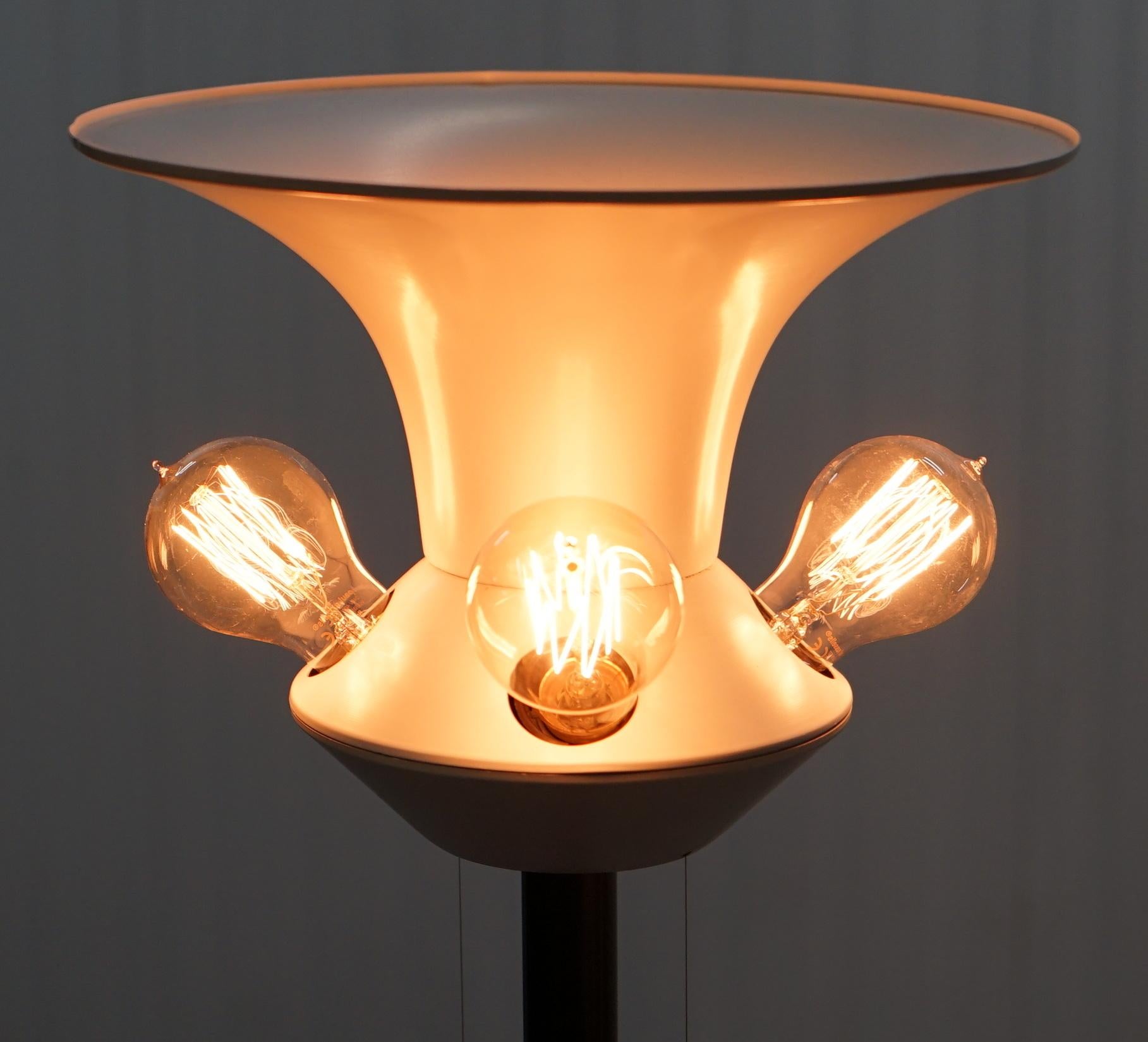 Anglais Lampadaire Art moderne d'origine rare sur pied à 5 ampoules, datant d'environ 1960, bronze en vente