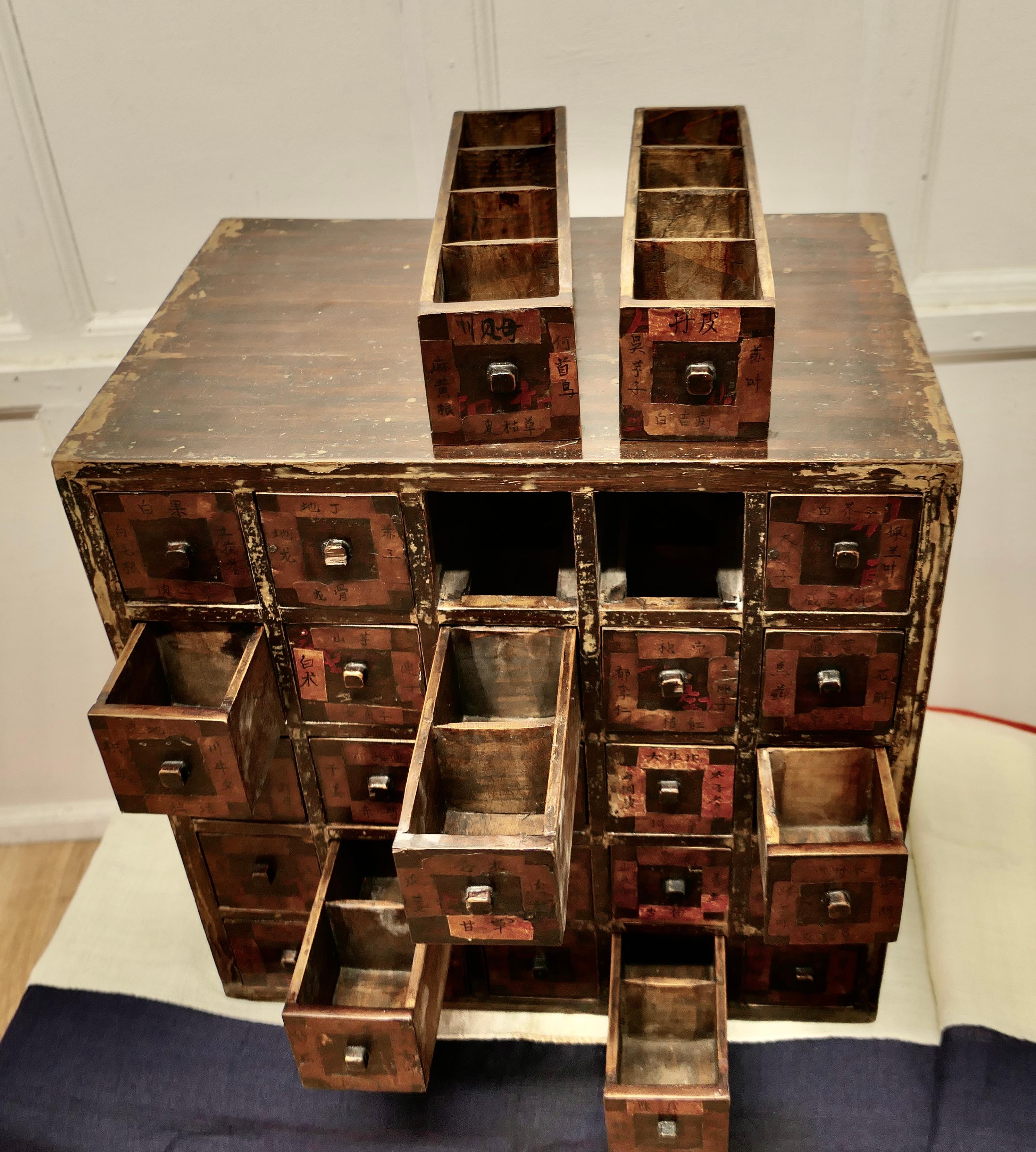 Rare Original Chinese Herbal Apothecary’s 25 Drawer Chest. In Good Condition For Sale In Chillerton, Isle of Wight