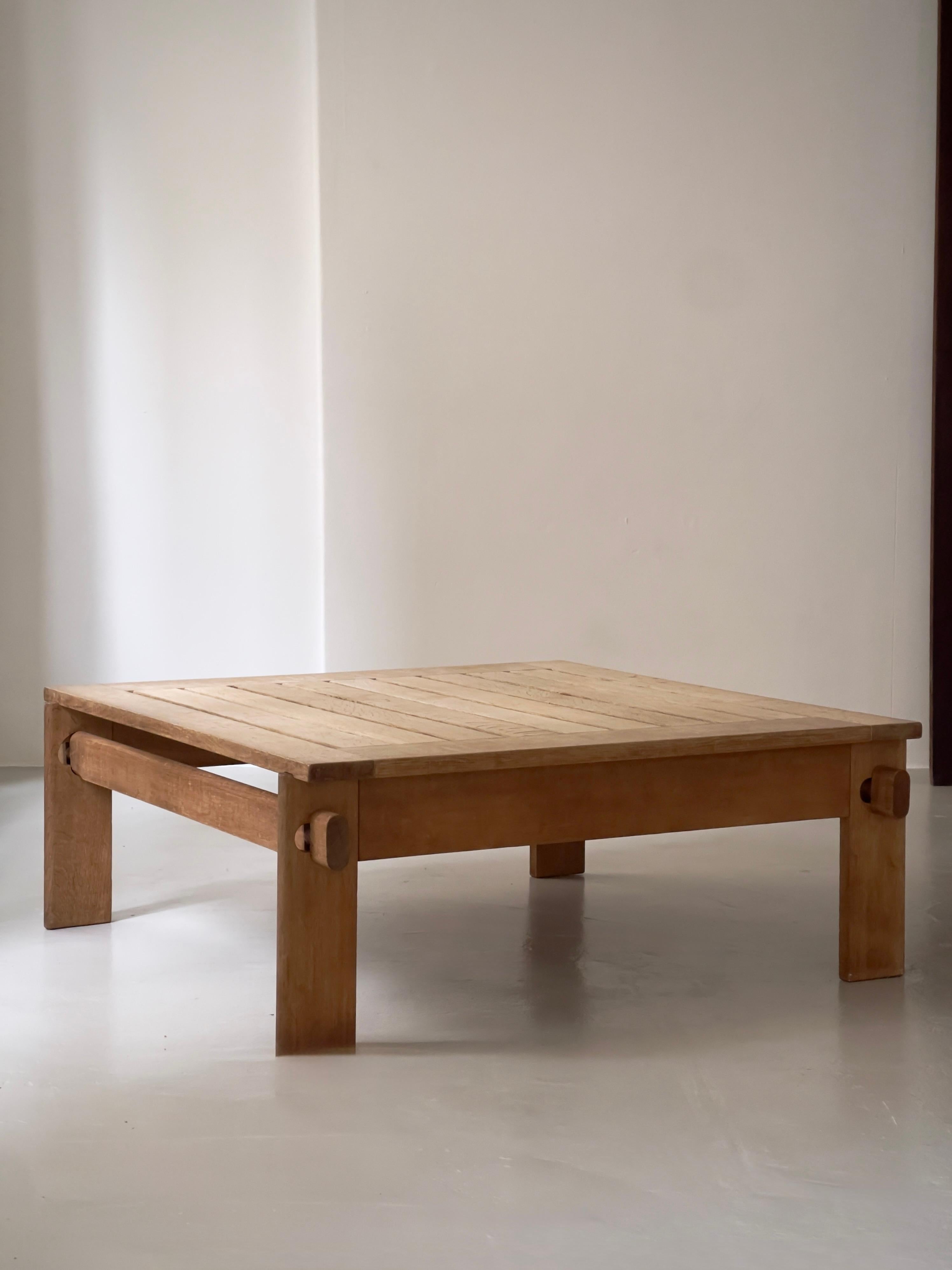 Fait main Rare Table basse originale en chêne massif, Design/One Danemark années 60 en vente