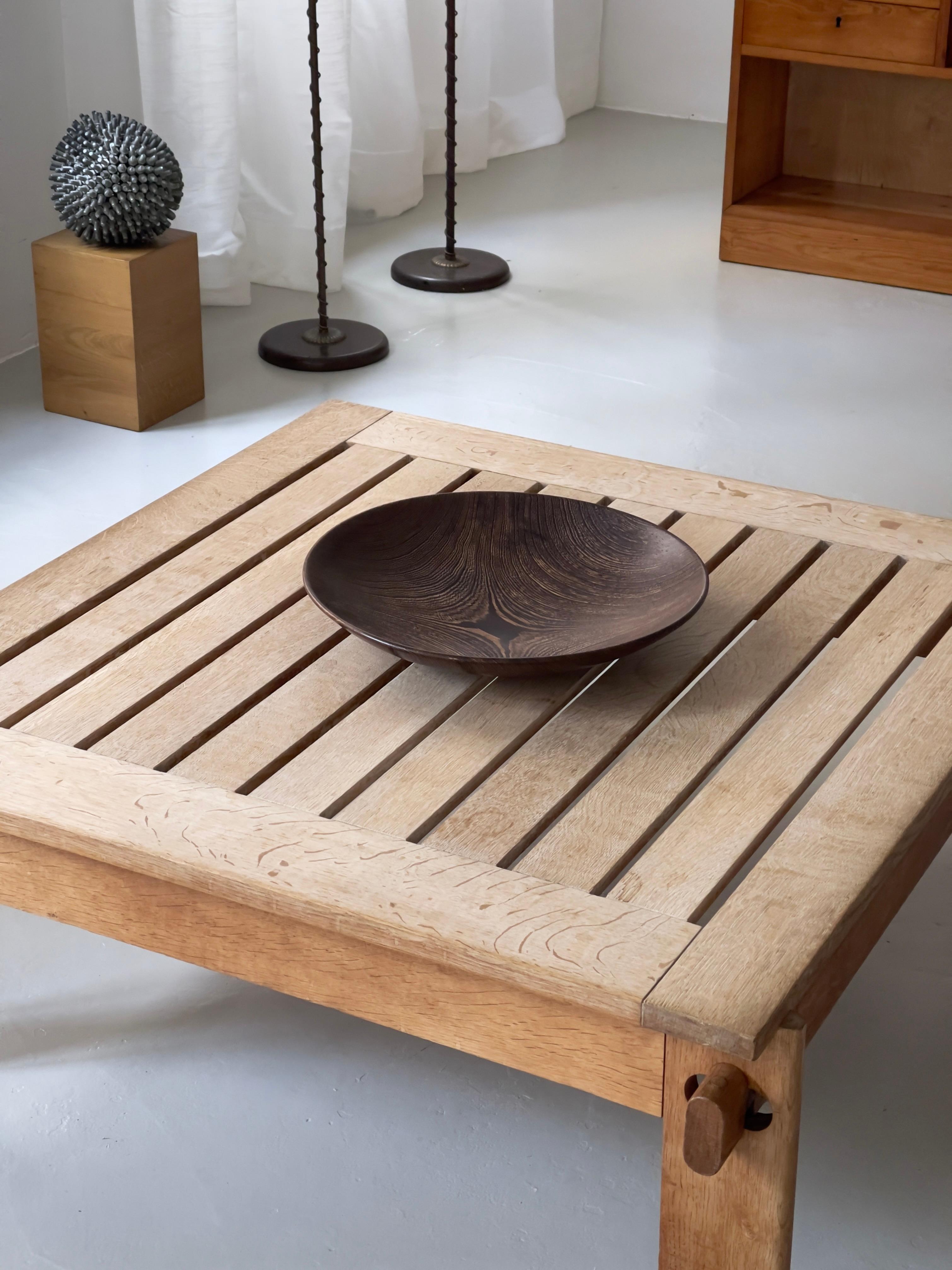 Rare Table basse originale en chêne massif, Design/One Danemark années 60 en vente 2