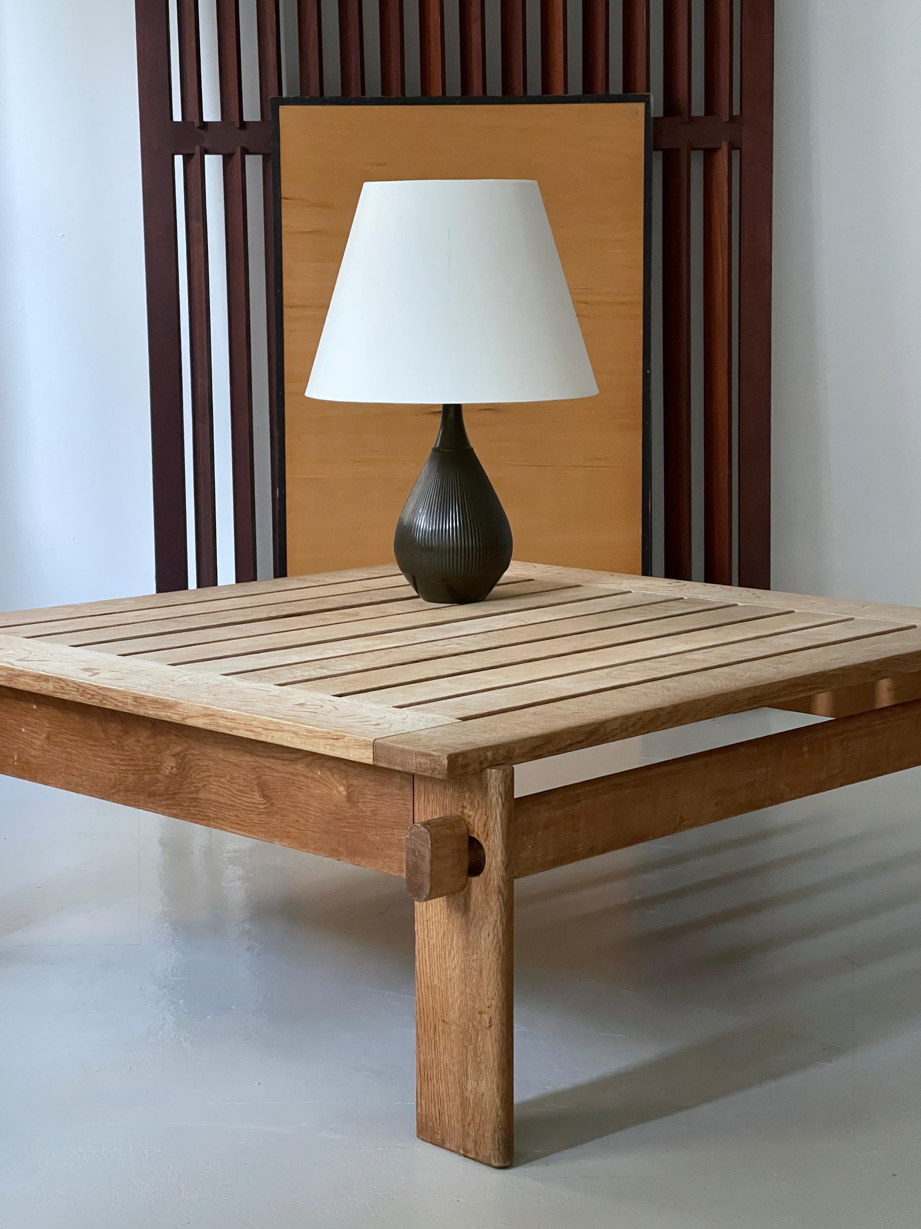 Rare Table basse originale en chêne massif, Design/One Danemark années 60 en vente 3