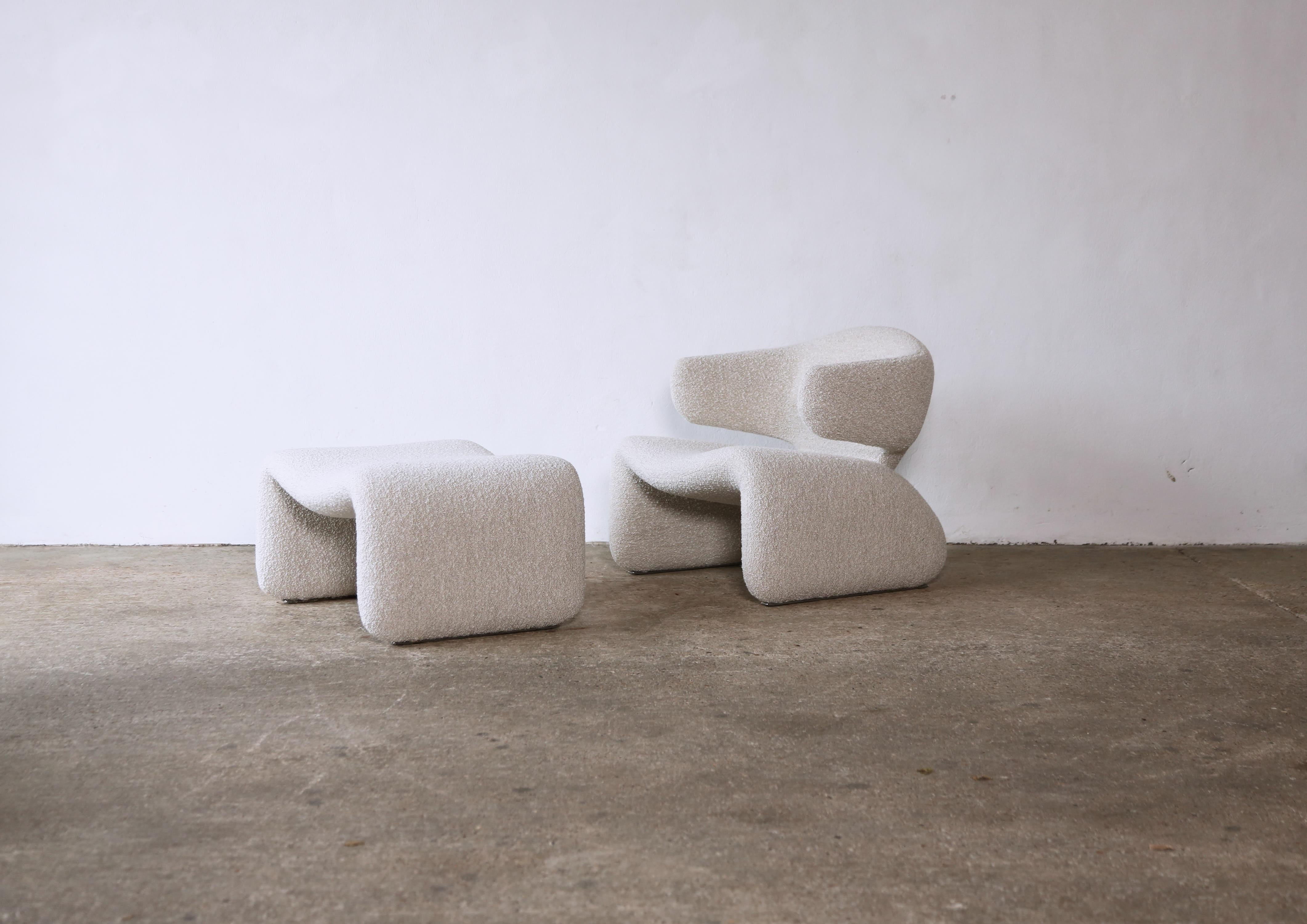 Rare original Djinn chair and ottoman by Olivier Mourgue, France, manufactured by Airborne International, circa 1965. Early edition newly upholstered in high quality wool Lelievre Lama Naturel boucle. A superb piece, ready to use. This model was