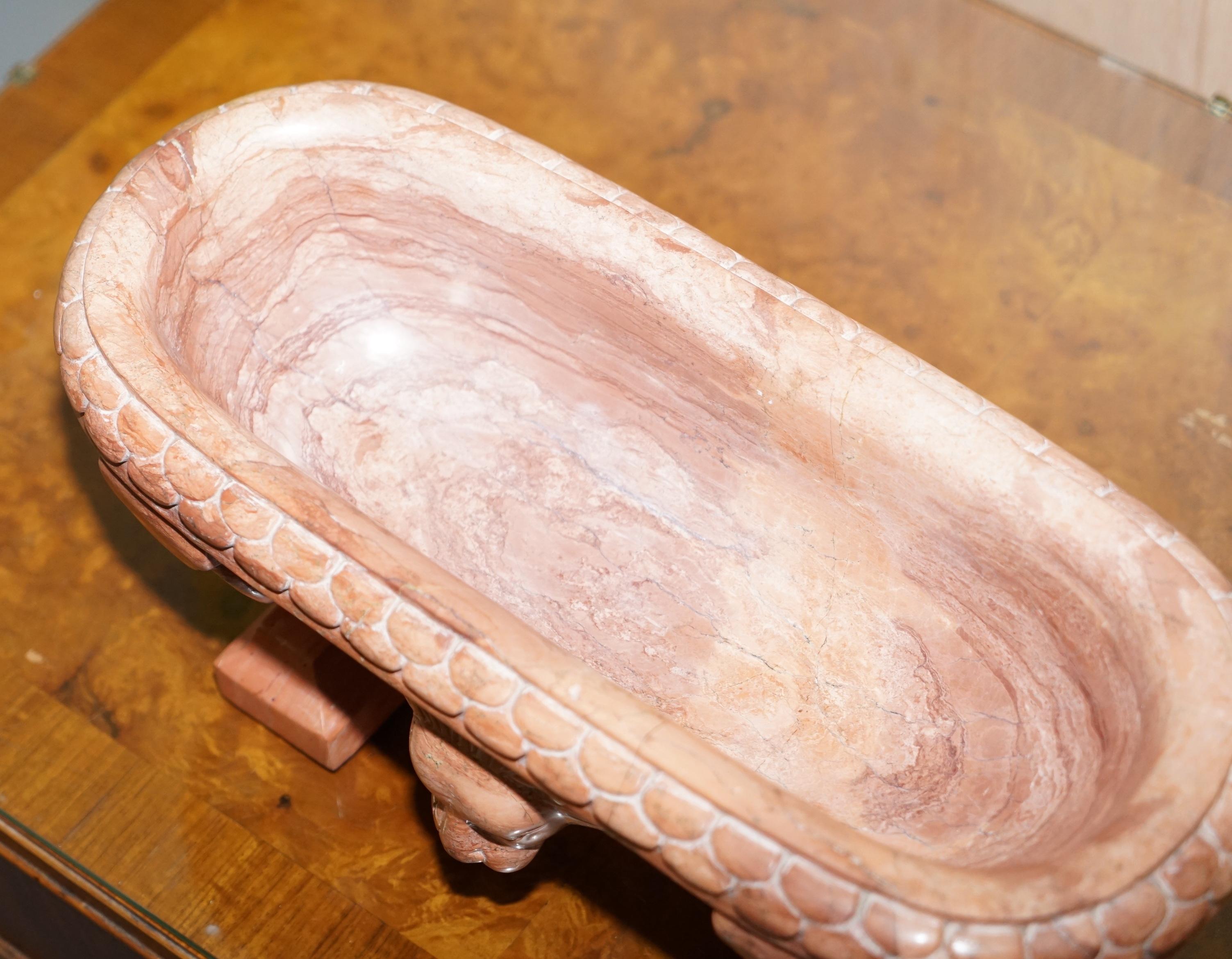 Rare bain d'origine en marbre avec lion en forme de grand tour romain Rosso Antico du début du 19ème siècle Bon état - En vente à West Sussex, Pulborough