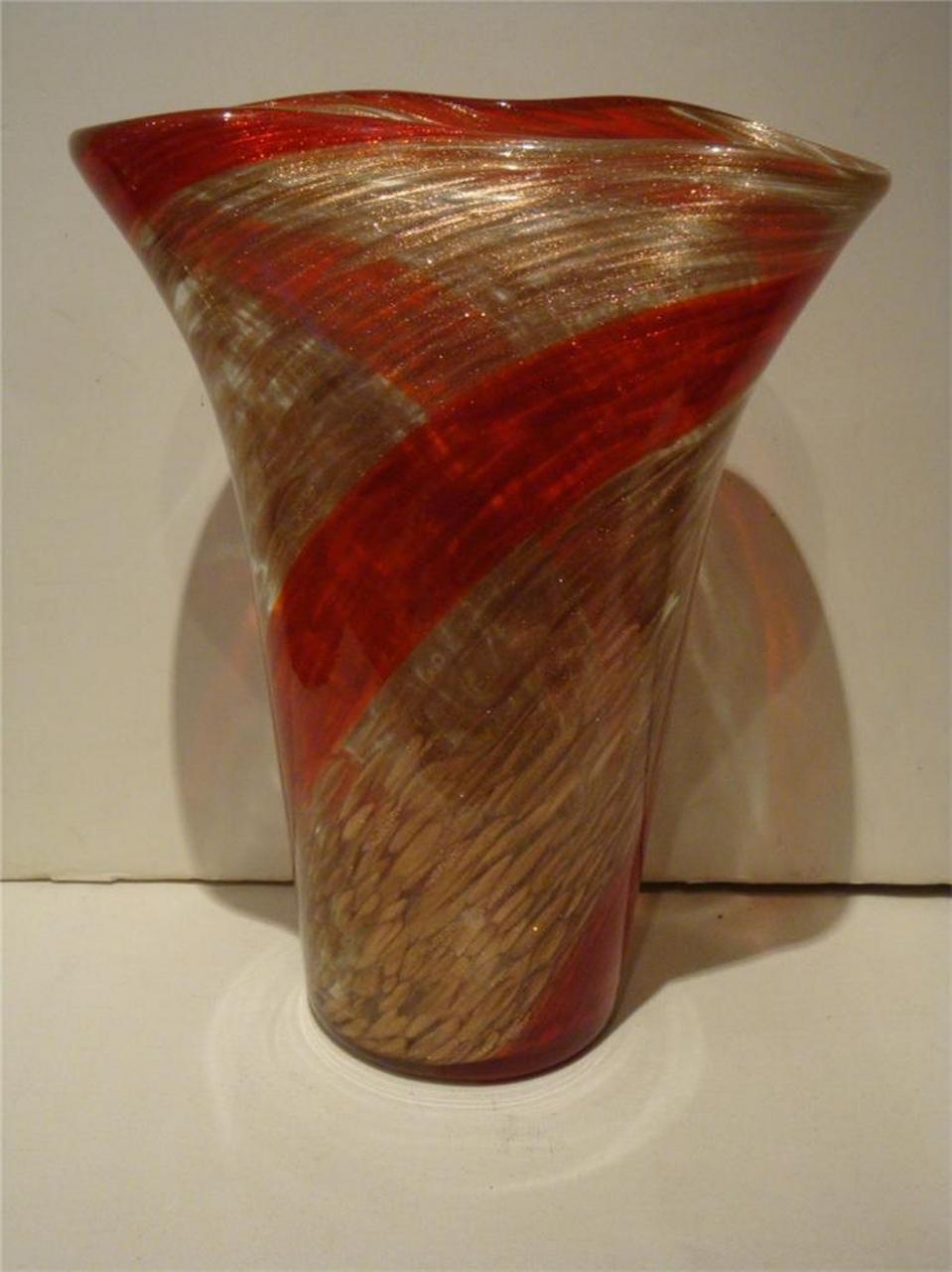 The Following Item we are offering is this Rare Important Estate Aureliano Toso Dino Martens Spiraling Vase. The Beautiful Vase in Clear Glass Internally Decorated with Random Splashes of Gold Colored Aventurine overlaid with a Broad Spiral of a Red