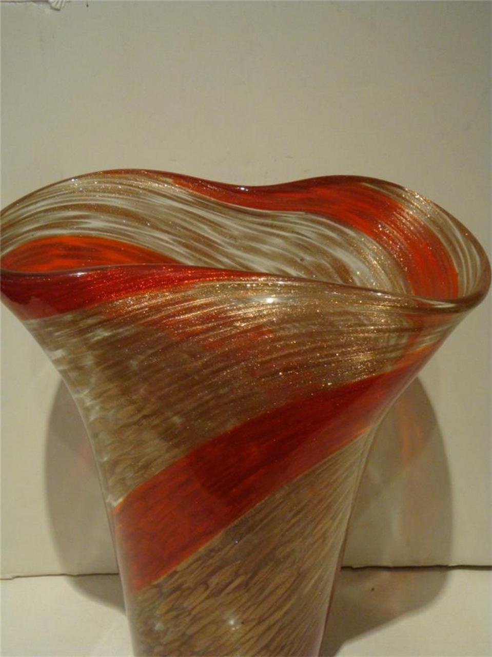 Rare Original Italian Aureliano Toso Dino Martens Large Swirl Gold Red Vase In Good Condition For Sale In New York, NY