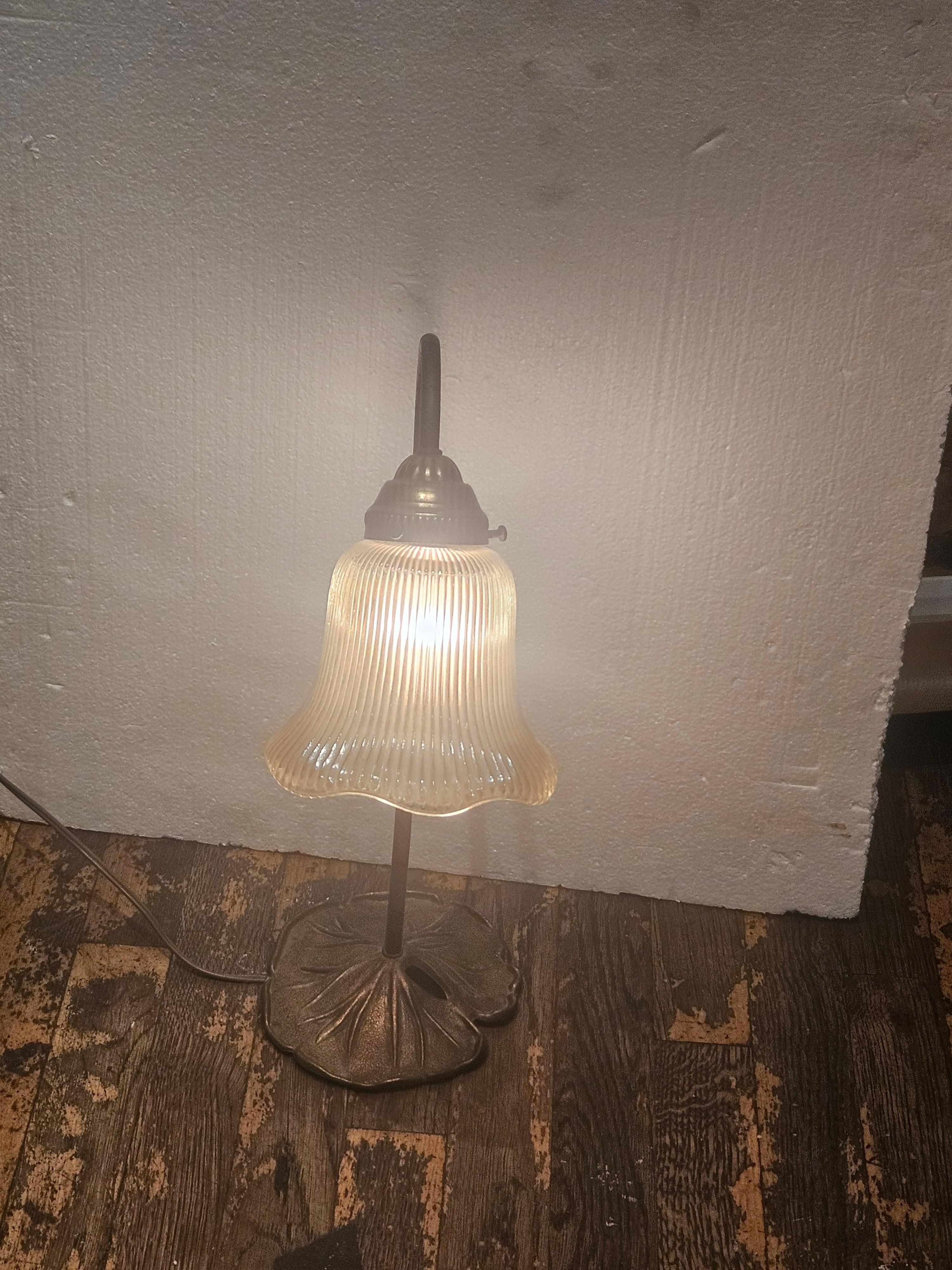 20th Century Rare Original Large Important Fancy 1920s Bronze Lily Art Deco Lamp For Sale