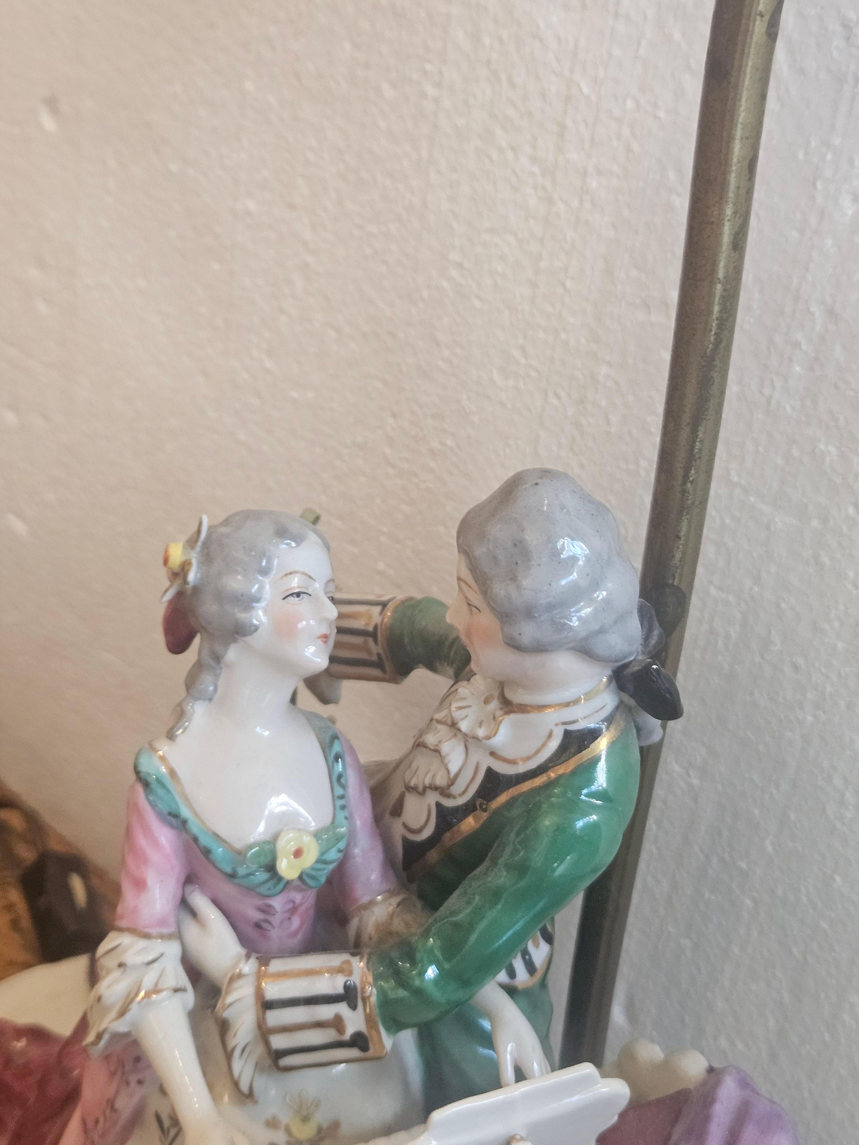 Seltene Original große wichtige ausgefallene 1920er Dresden Porcelain Lampe des Paares (20. Jahrhundert) im Angebot