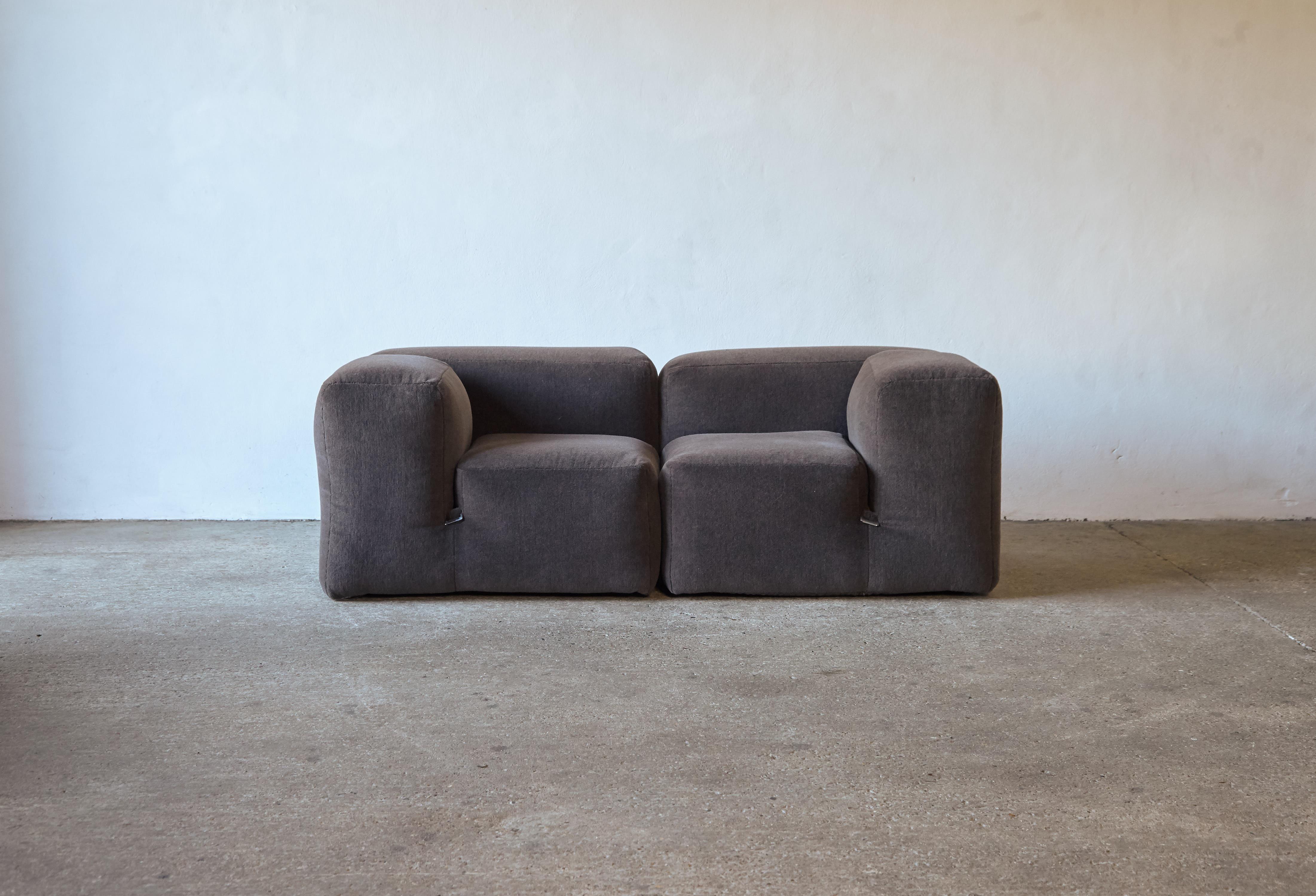 An original and very rare Mario Bellini Le Mura modular sofa (can also be used as two chairs), made by Cassina, Italy, 1970s. Two large seating elements that together make a two seater sofa. Newly upholstered in a premium, pure brown/grey Alpaca