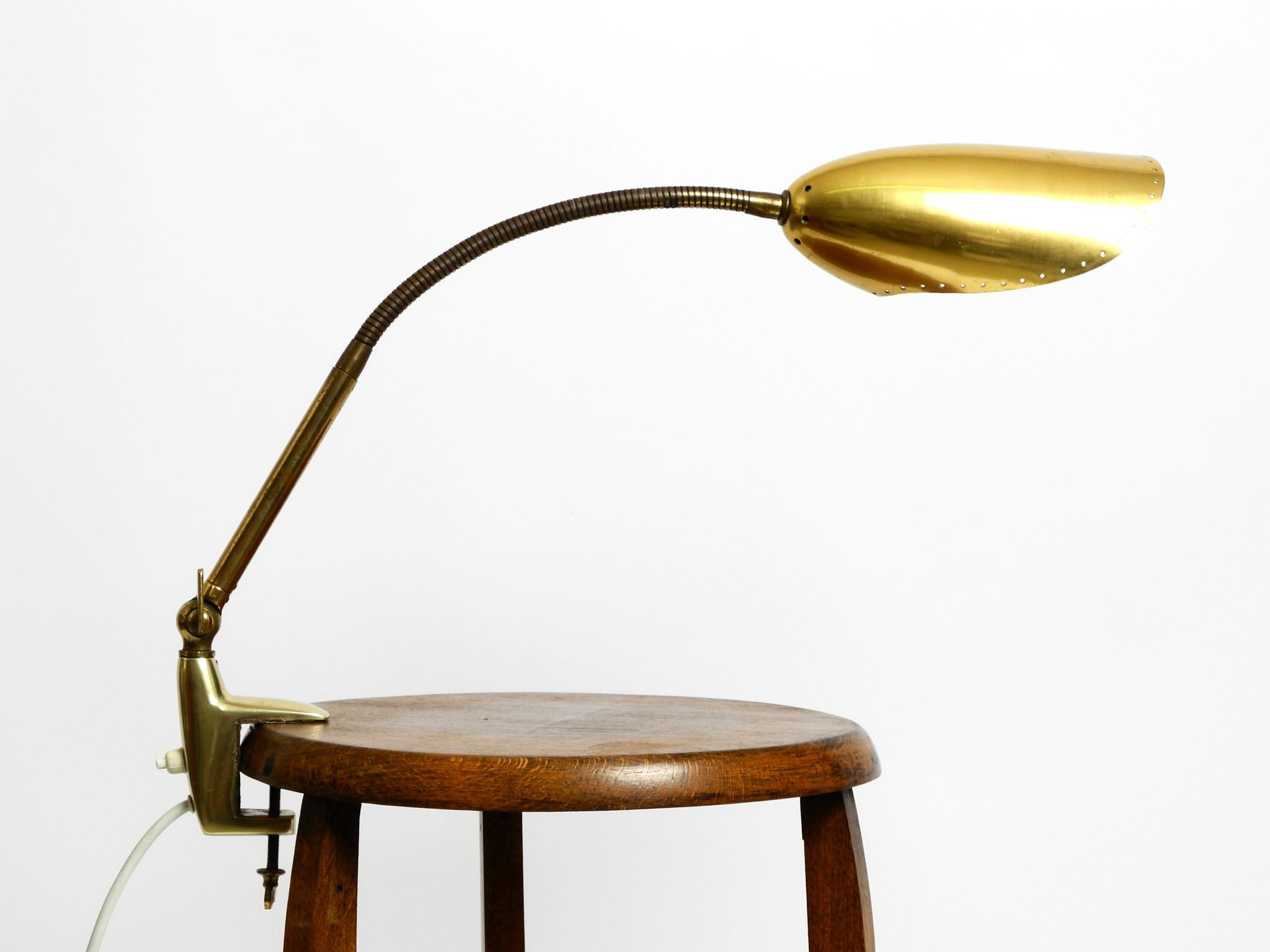 Rare original mid-century brass gooseneck clamp lamp with a long shade.
Gooseneck is easily movable and holds in any position.
Original clamping device with switch and fully functional.
Clamp foot is made of anodized aluminum
No damage to the