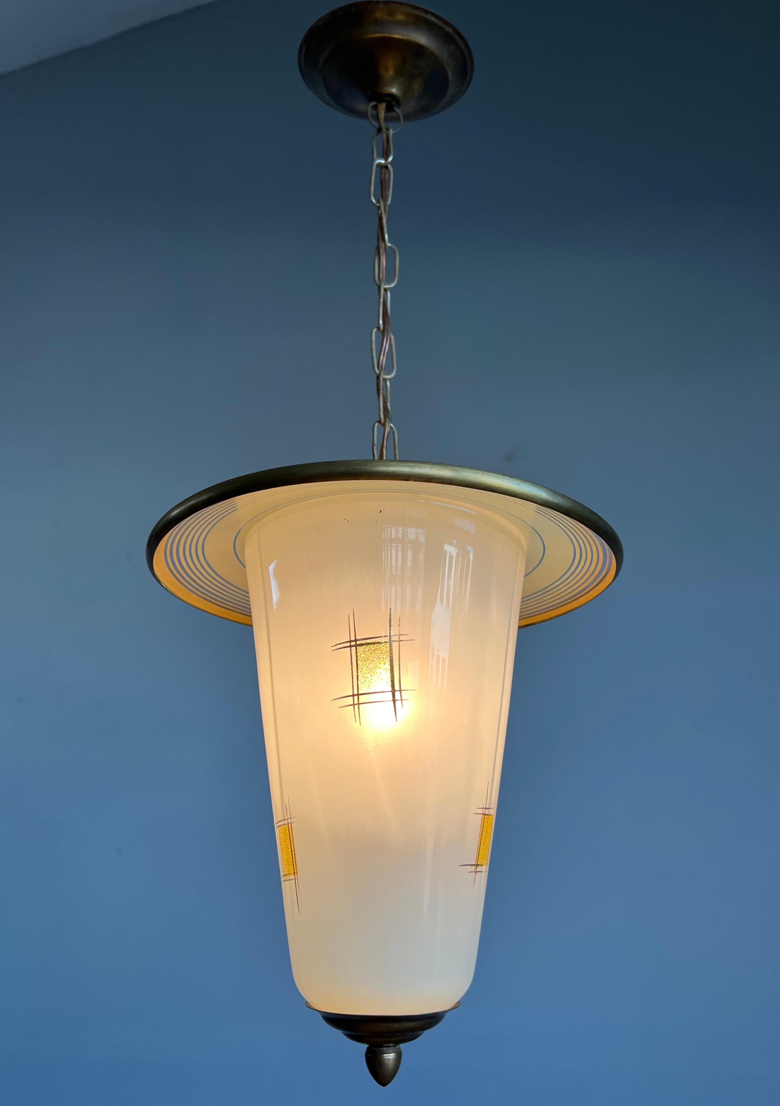 Rare & Original Midcentury Glass & Brass Pendant Light w. Geometric Graphic 1950 In Good Condition For Sale In Lisse, NL