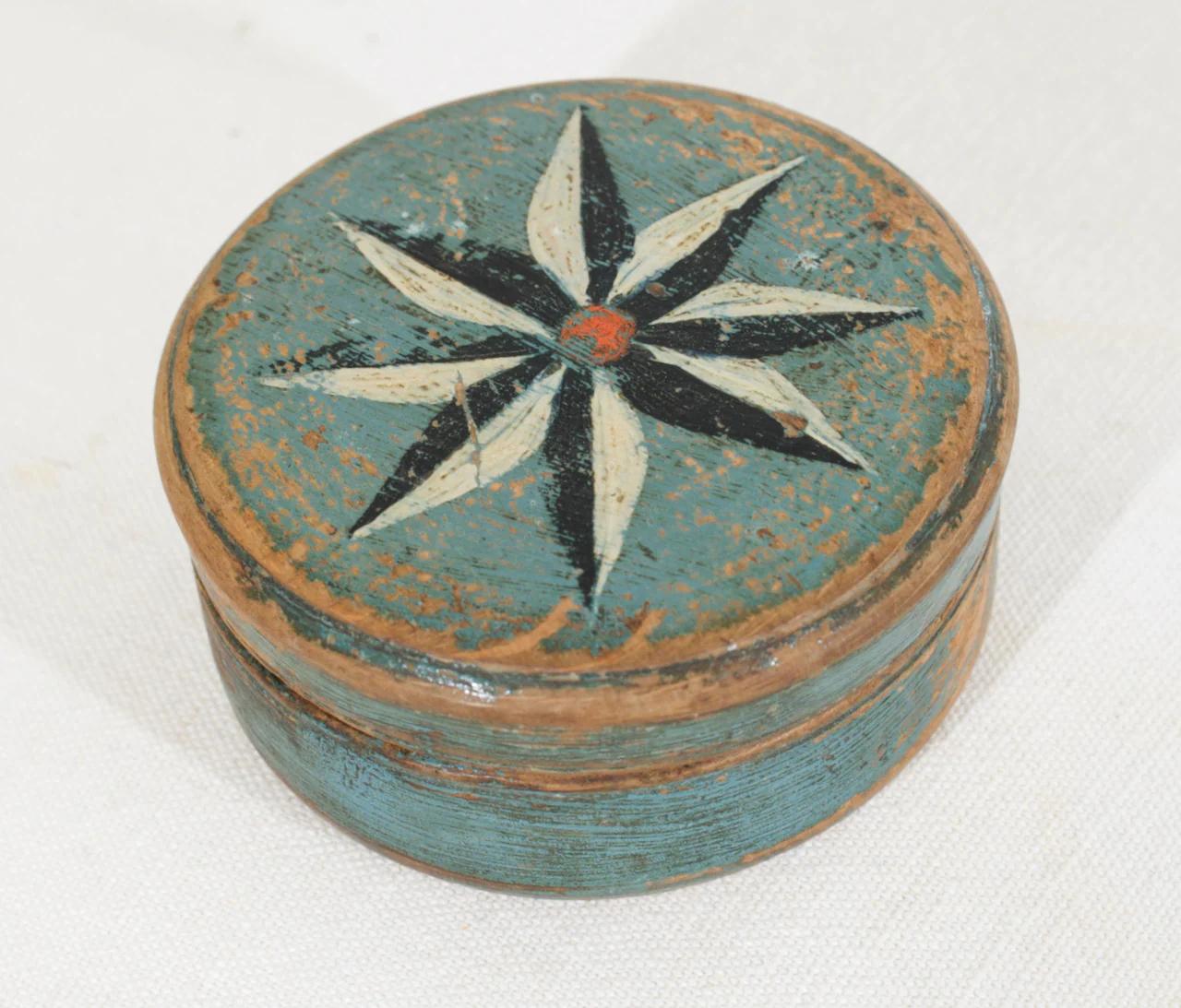 Rara caja de madera pintada original de Suecia, hacia 1810. en venta 1