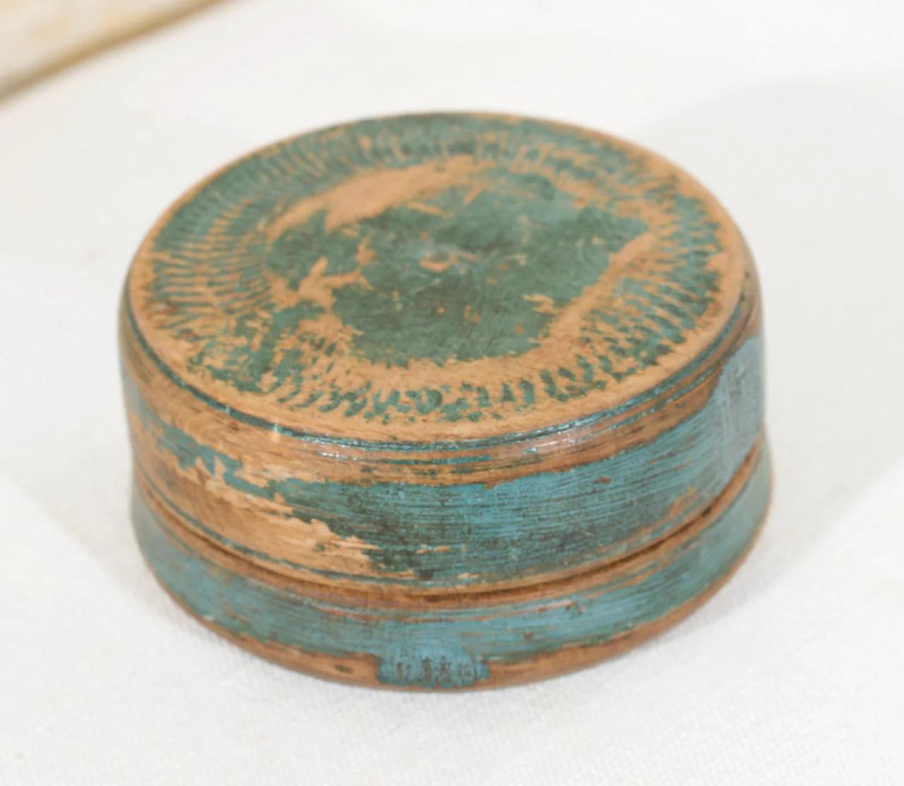 Rara caja de madera pintada original de Suecia, hacia 1810. en venta 3