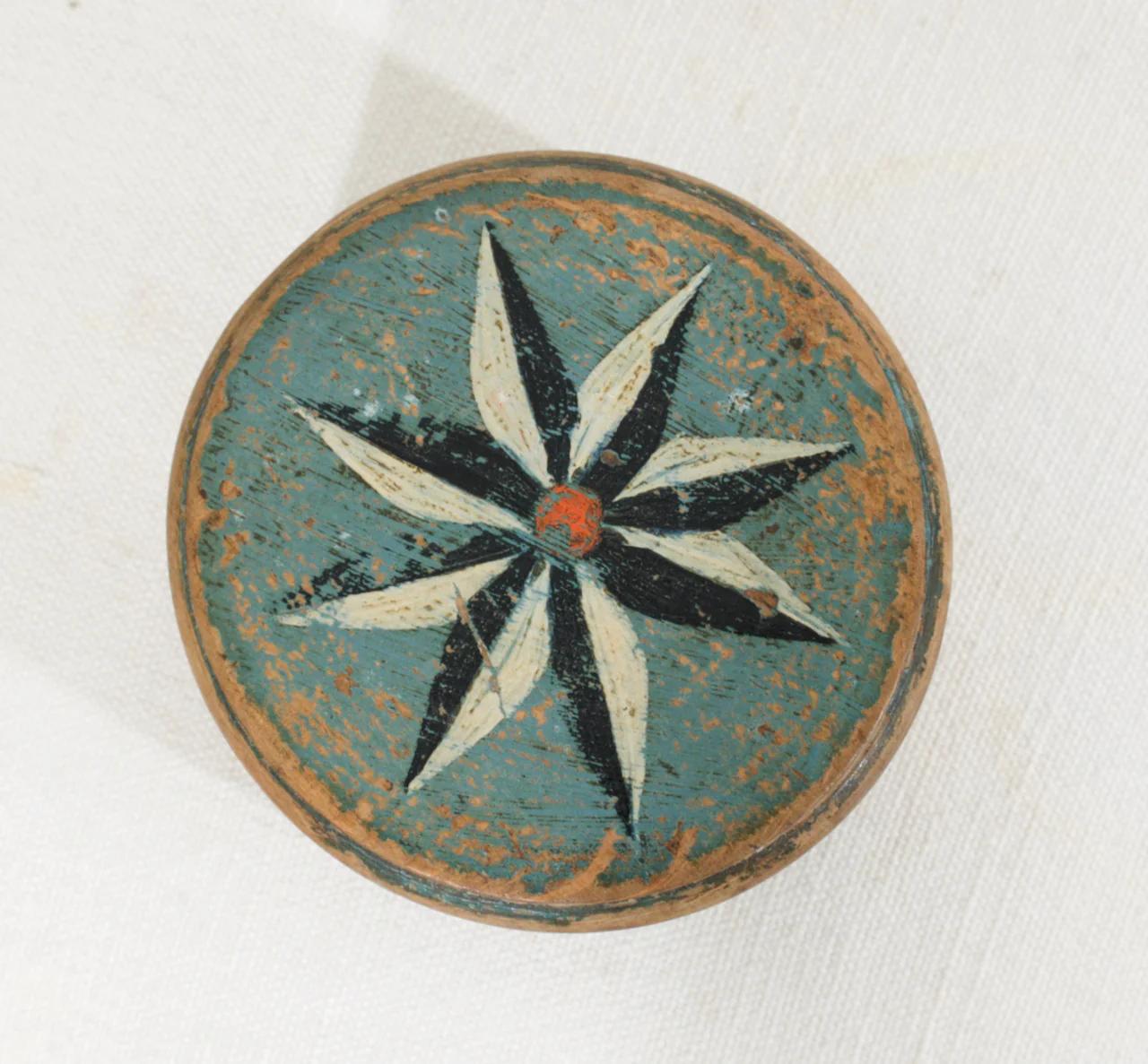 Rara caja de madera pintada original de Suecia, hacia 1810. en venta 4