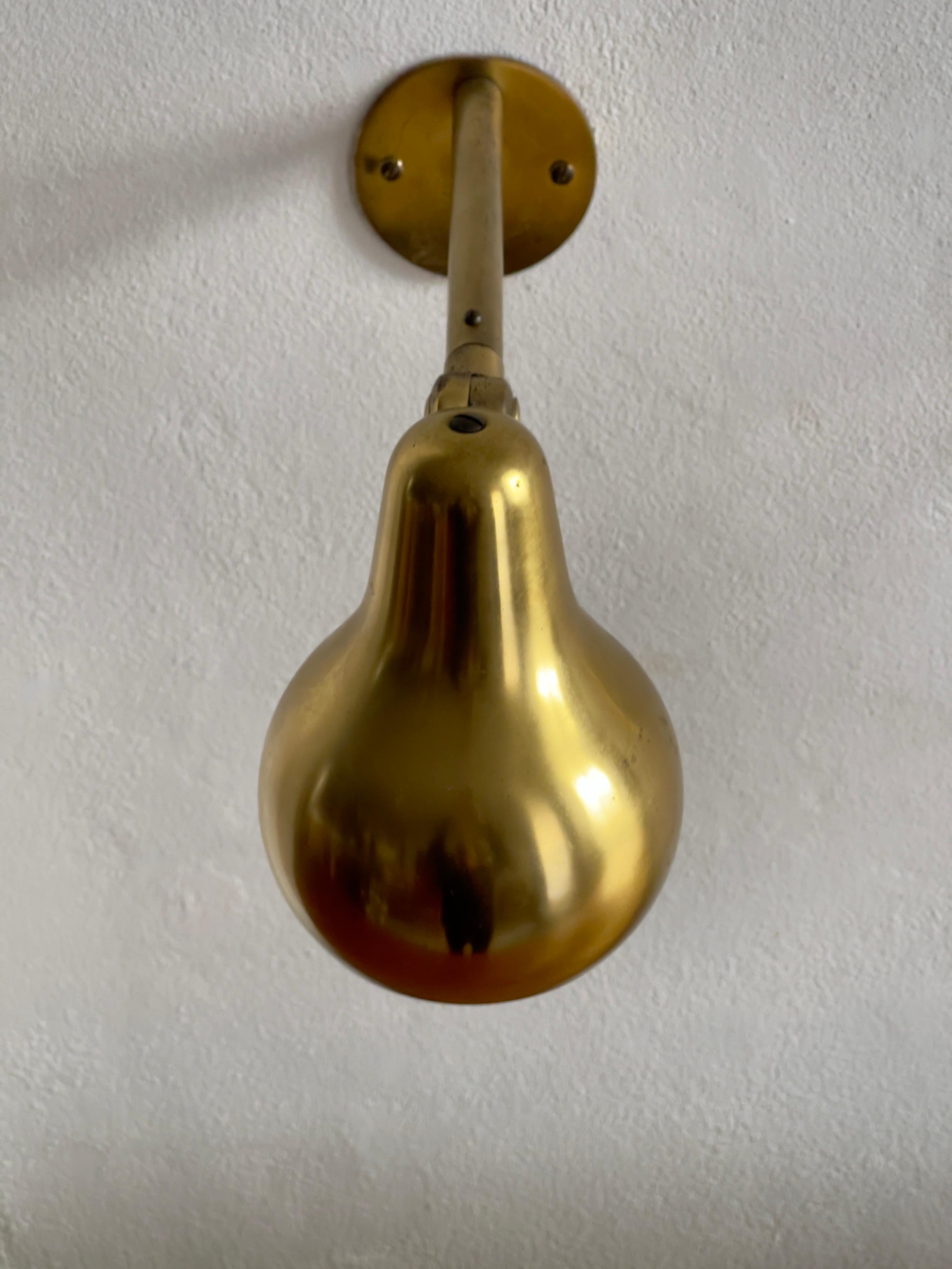 Rare Original Pair of 1940s Wilhelm Lauritzen wall lights in patinated brass. For Sale 6