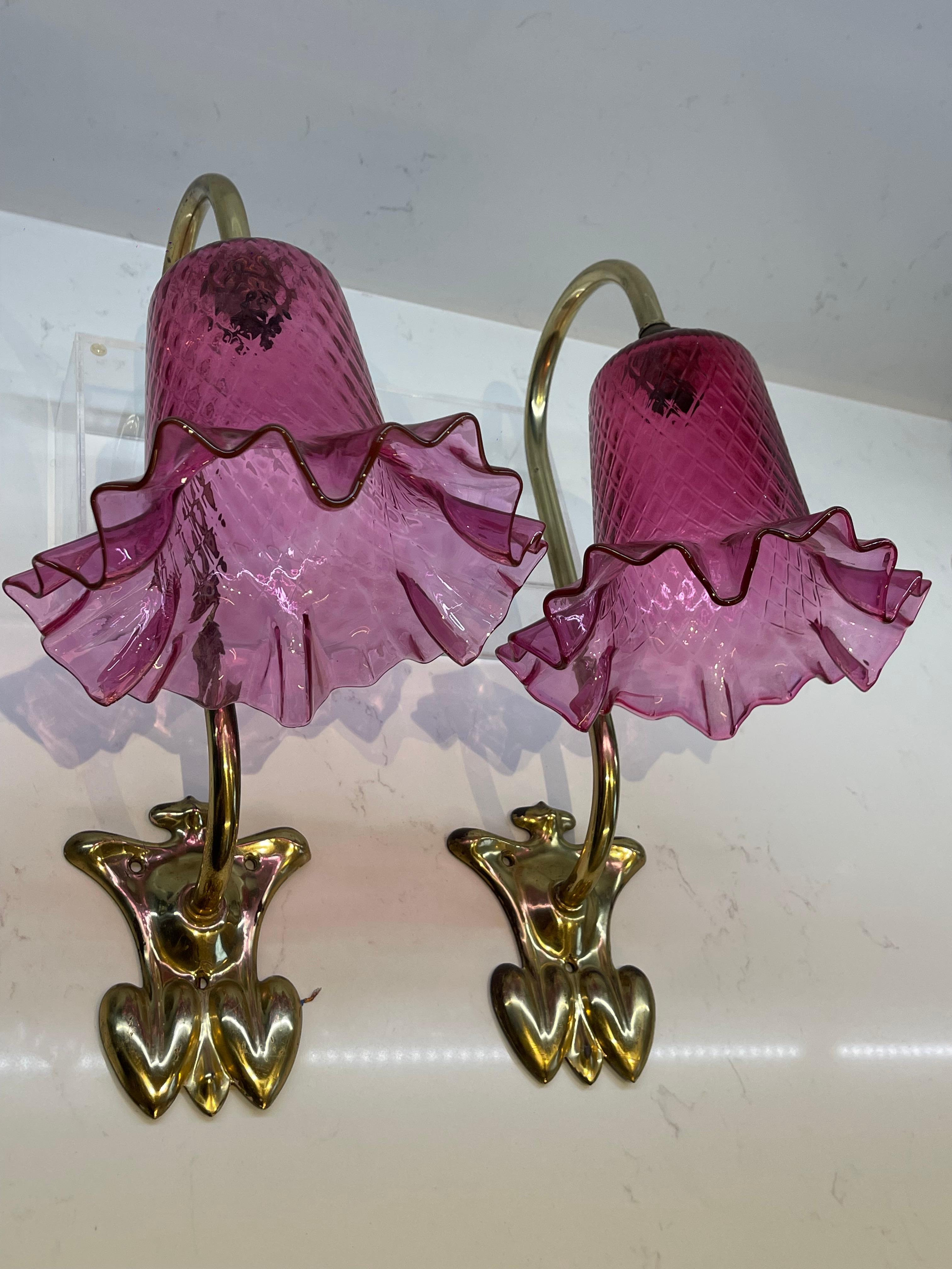Raro par original de apliques Art Nouveau de cristal de arándano del siglo XIX en venta 3