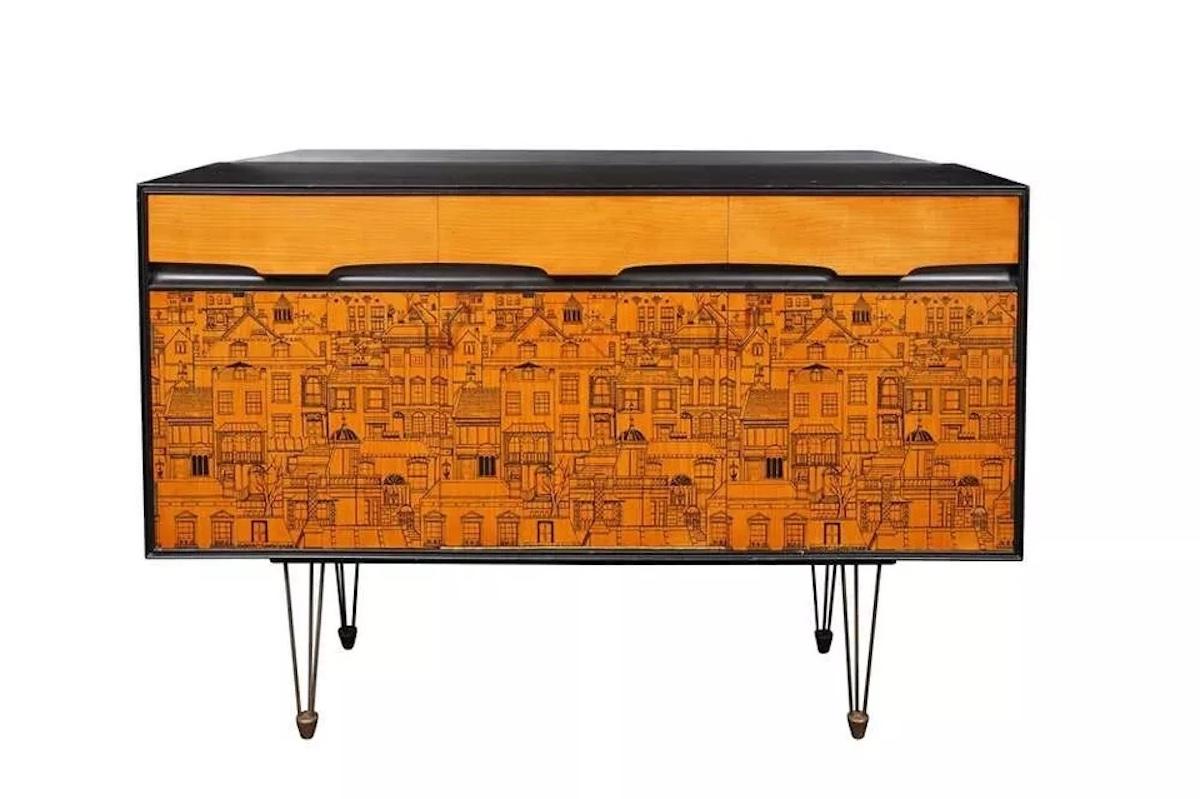 Européen Rare Original Robert Heritage City Scape Birch & Ebonised Wood en vente