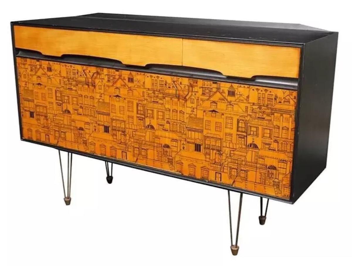 Rare Original Robert Heritage City Scape Birch & Ebonised Wood Bon état - En vente à London, GB
