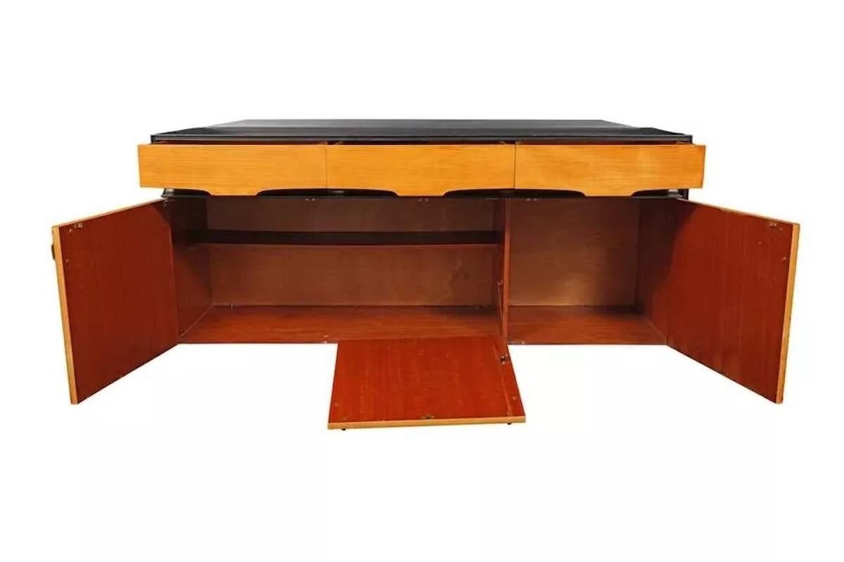 Bouleau Rare Original Robert Heritage City Scape Birch & Ebonised Wood en vente