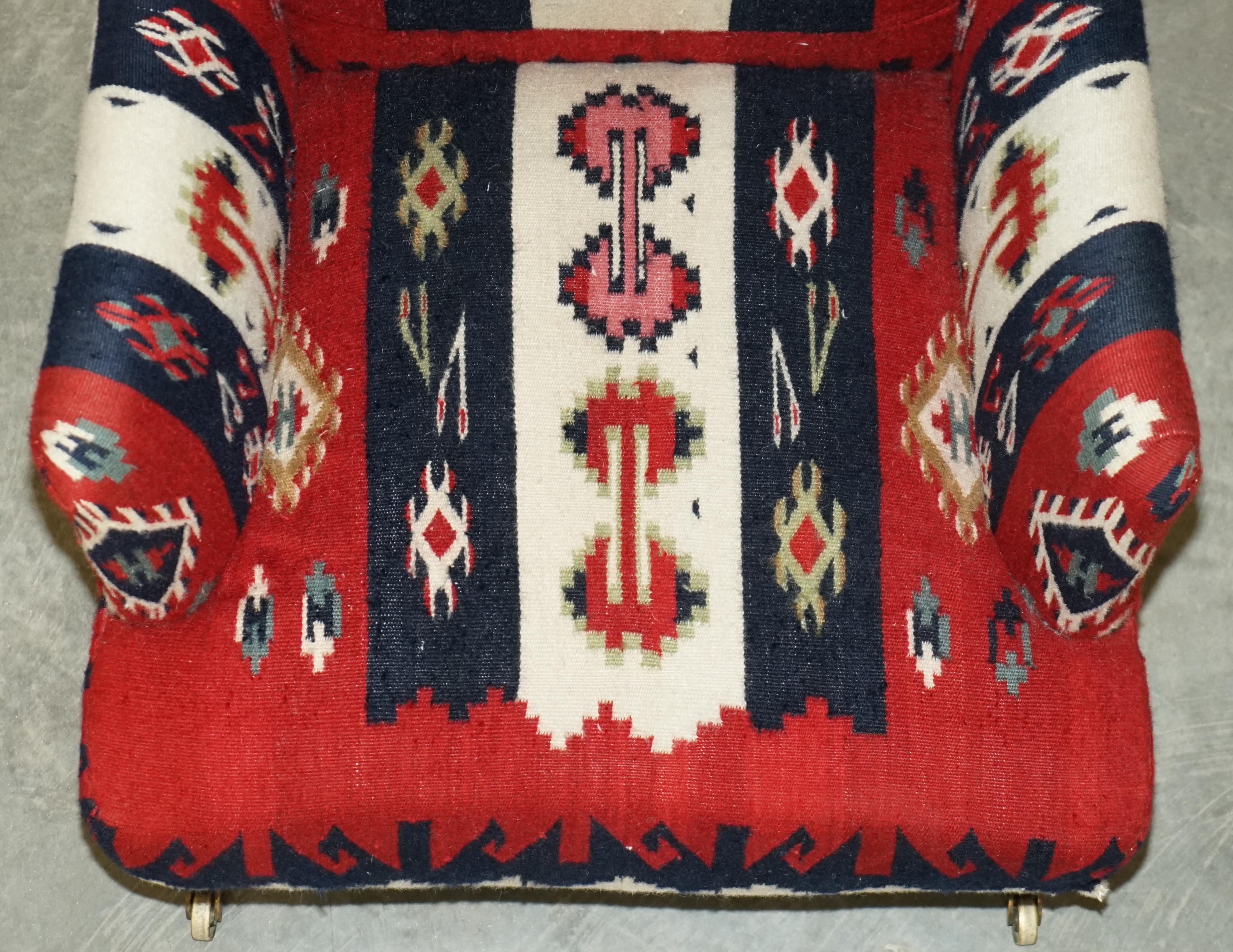 RARE ORIGINAL ViCTORIAN HOWARD & SONS BRIDGEWATER ARMCHAIR WITH KILIM UPHOLSTERY For Sale 7