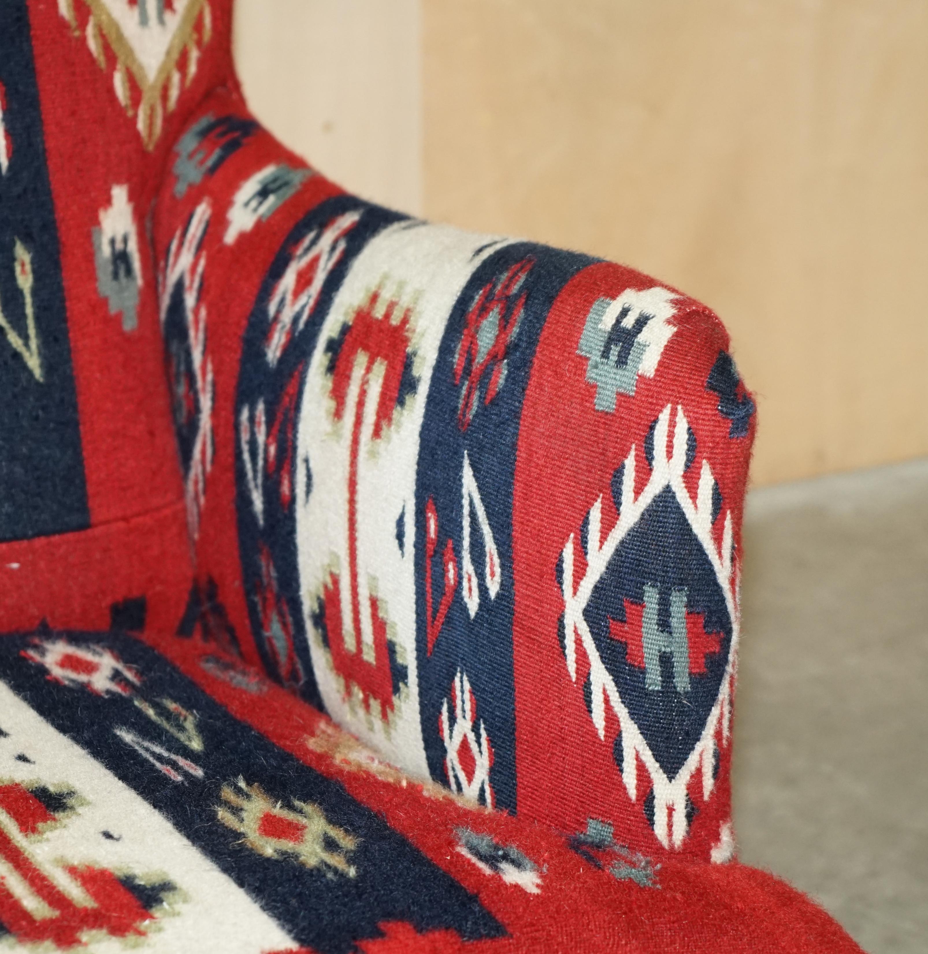RARE ORIGINAL ViCTORIAN HOWARD & SONS BRIDGEWATER ARMCHAIR WITH KILIM UPHOLSTERY For Sale 2