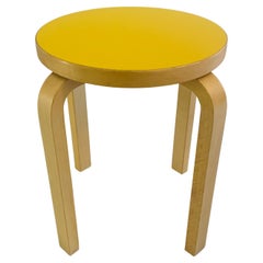 Raro taburete original Yellow Top E60 de Alvar Aalto para Artek. Moderno escandinavo