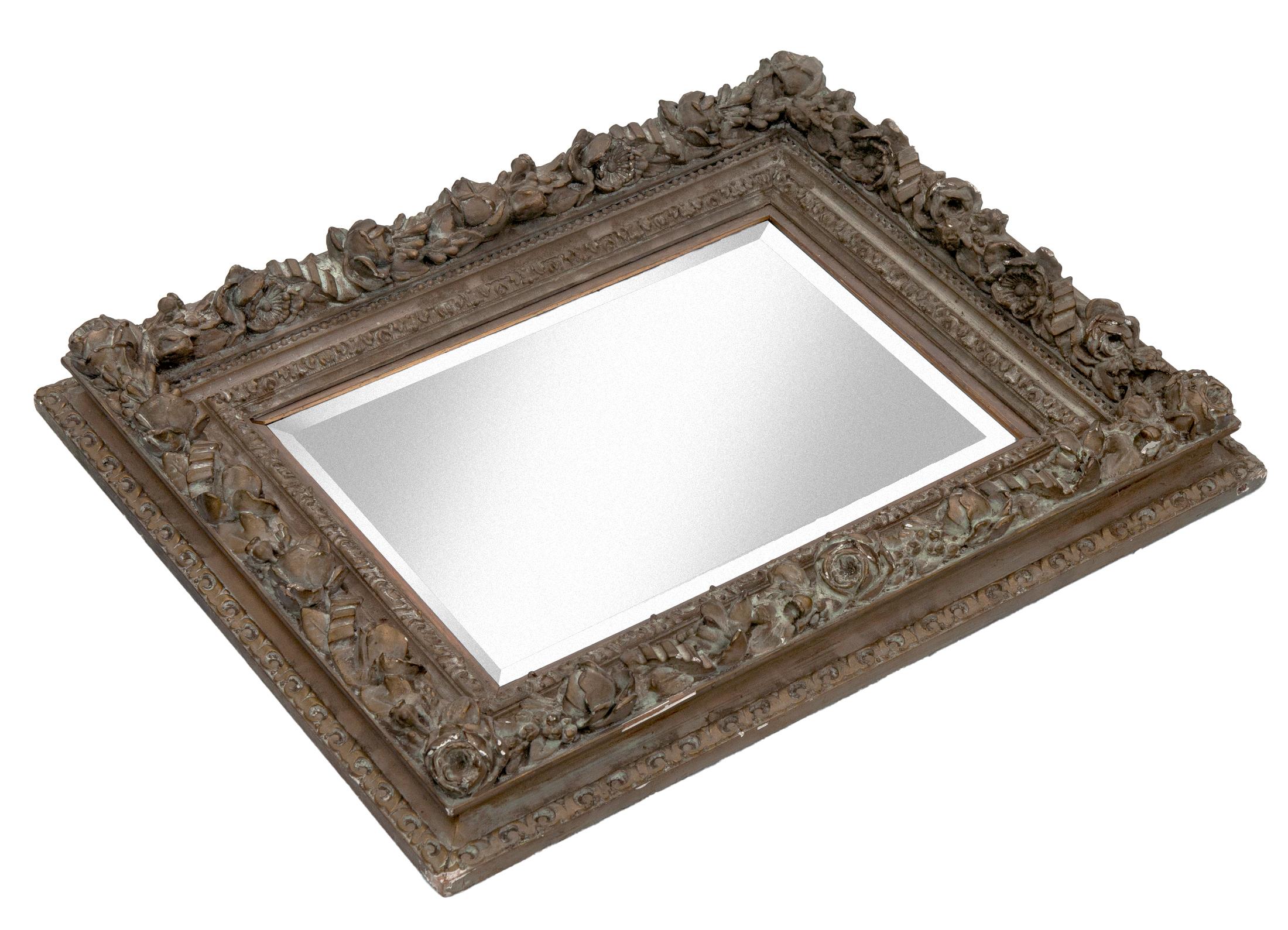 Bois Rare miroir biseauté avec cadre profond orné de roses, fleurs et bourgeons en vente