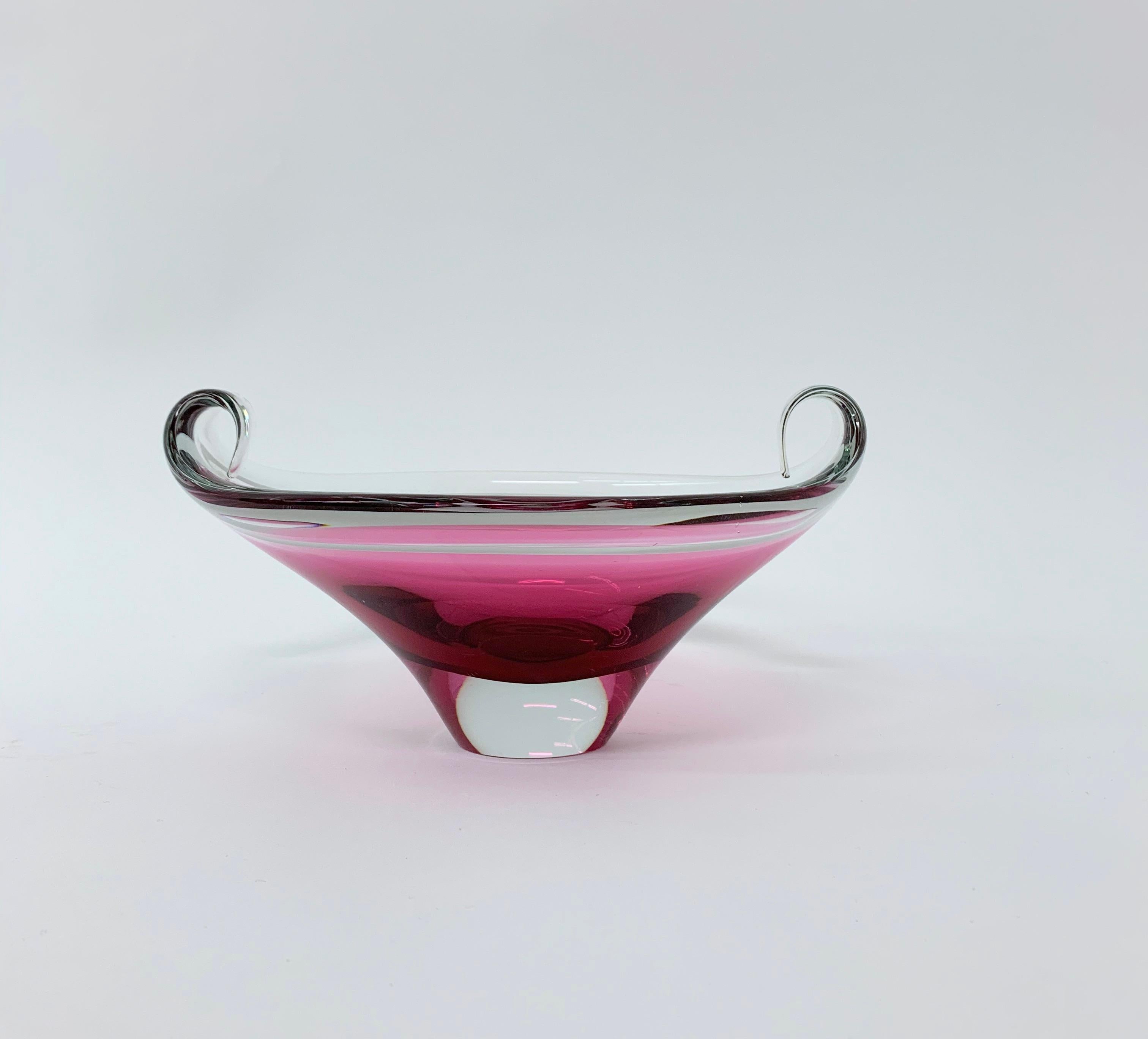 Milieu du XXe siècle Rare bol Orrefors Sweden en rose, 1960's en vente