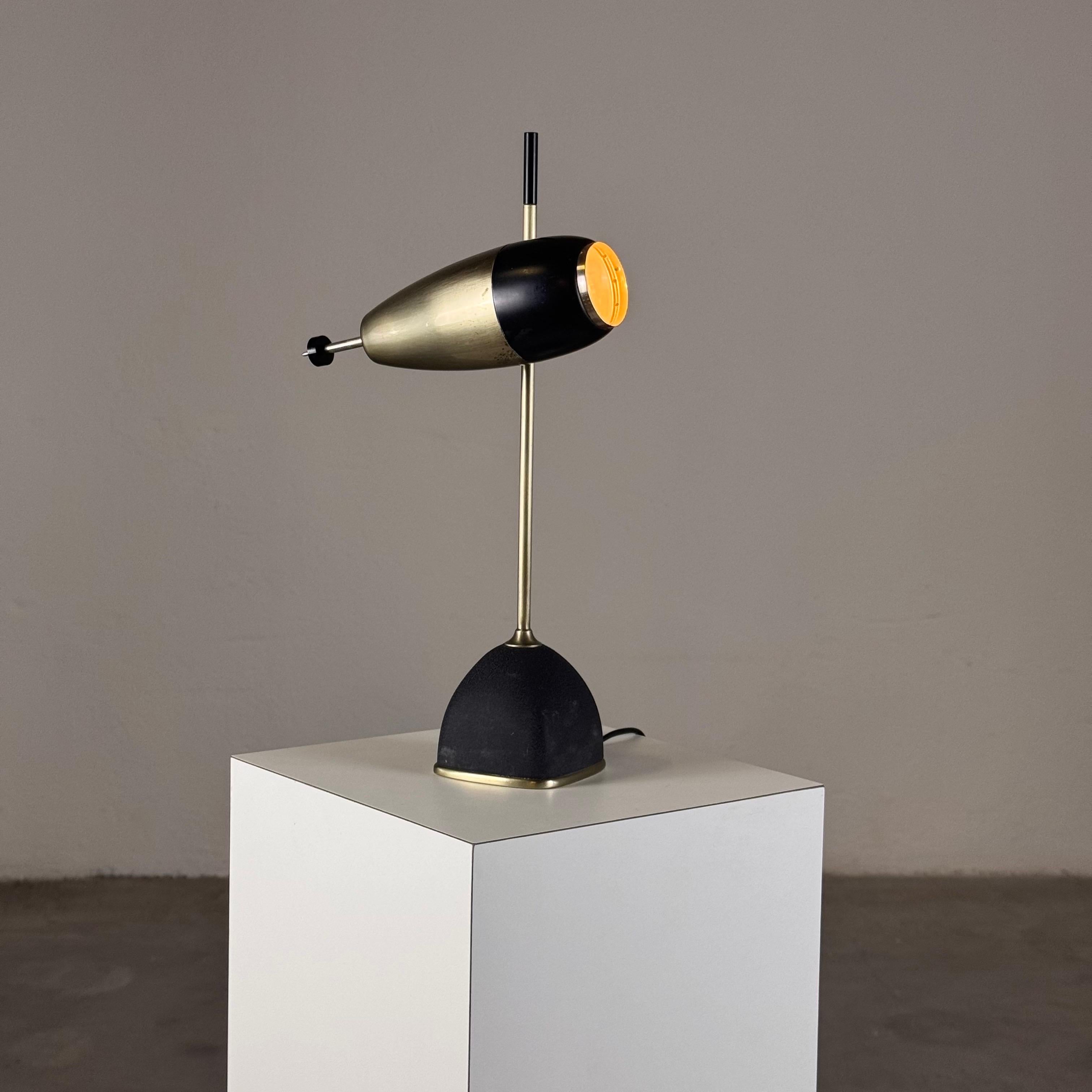 Seltene Oscar Torlasco Modell „577“ Tisch-/Schreibtischlampe von Lumi Mailand, 1950er Jahre, Labeled (Moderne der Mitte des Jahrhunderts) im Angebot