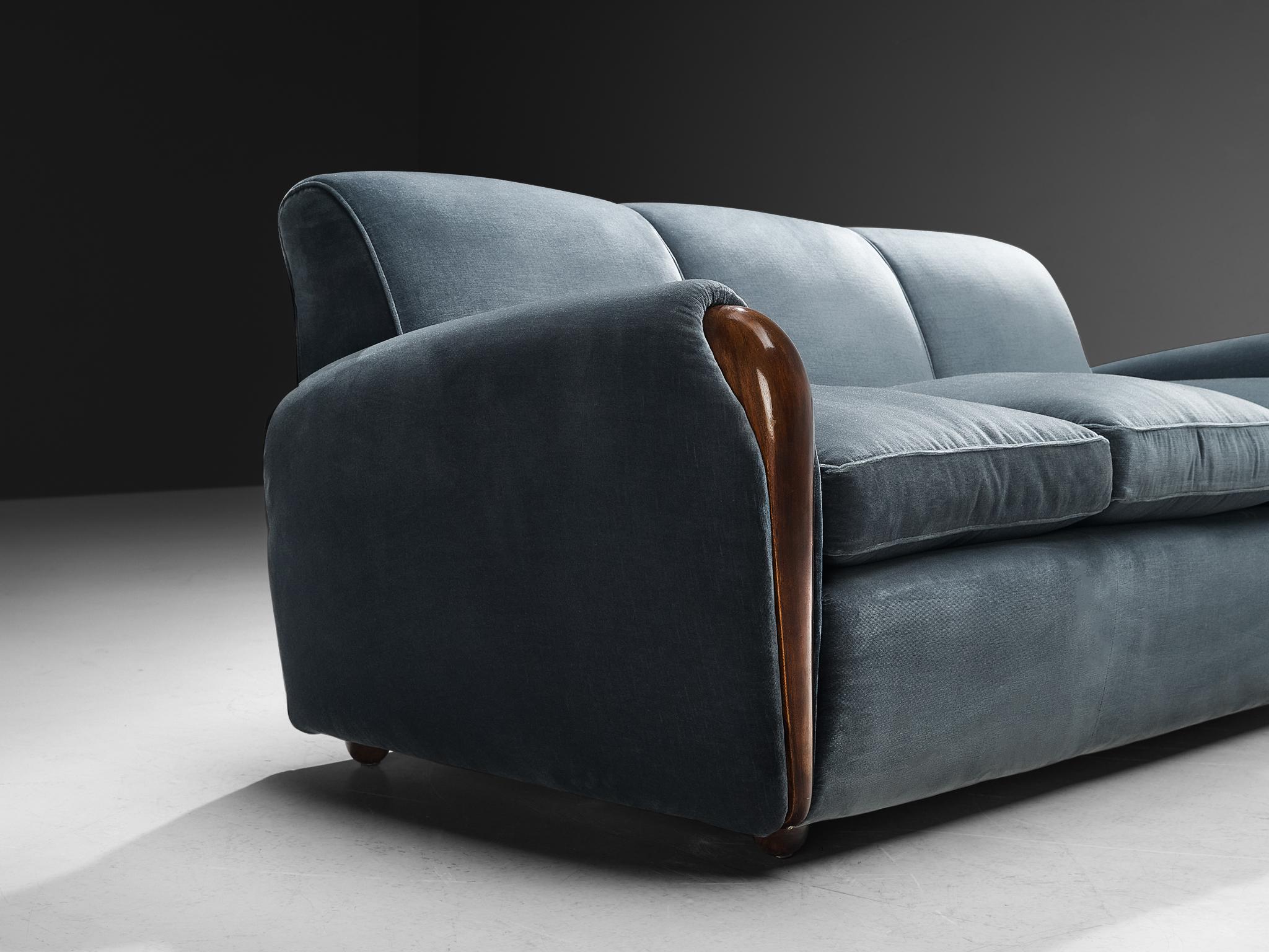 Seltenes Osvaldo Borsani für ABV Dreisitzer-Sofa aus Nussbaum und blauem Samt (Moderne der Mitte des Jahrhunderts) im Angebot