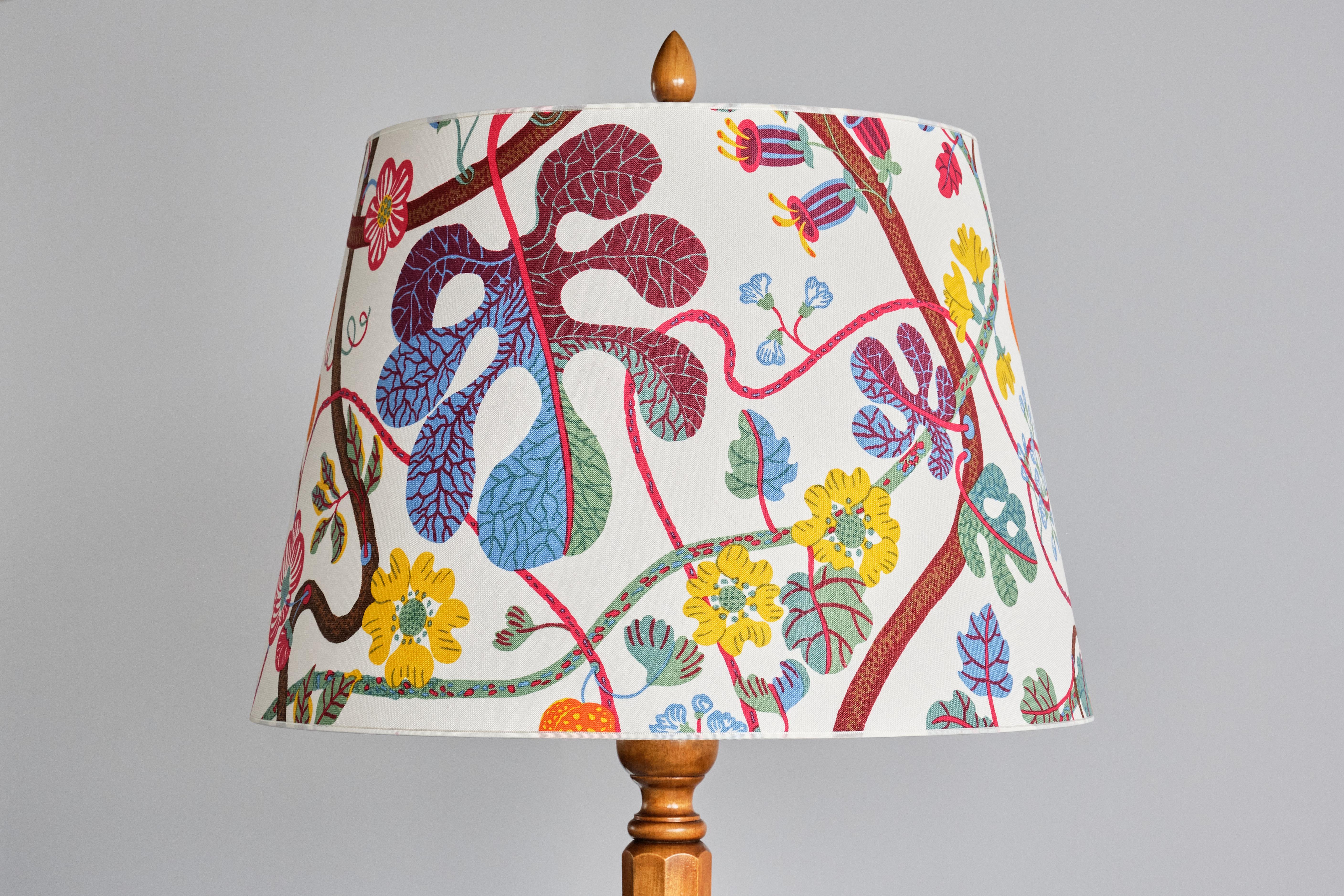 Inizio XX secolo Rara lampada da terra Otto Schulz in Wood Wood, paralume Josef Frank, Boet, Svezia, 1928 in vendita