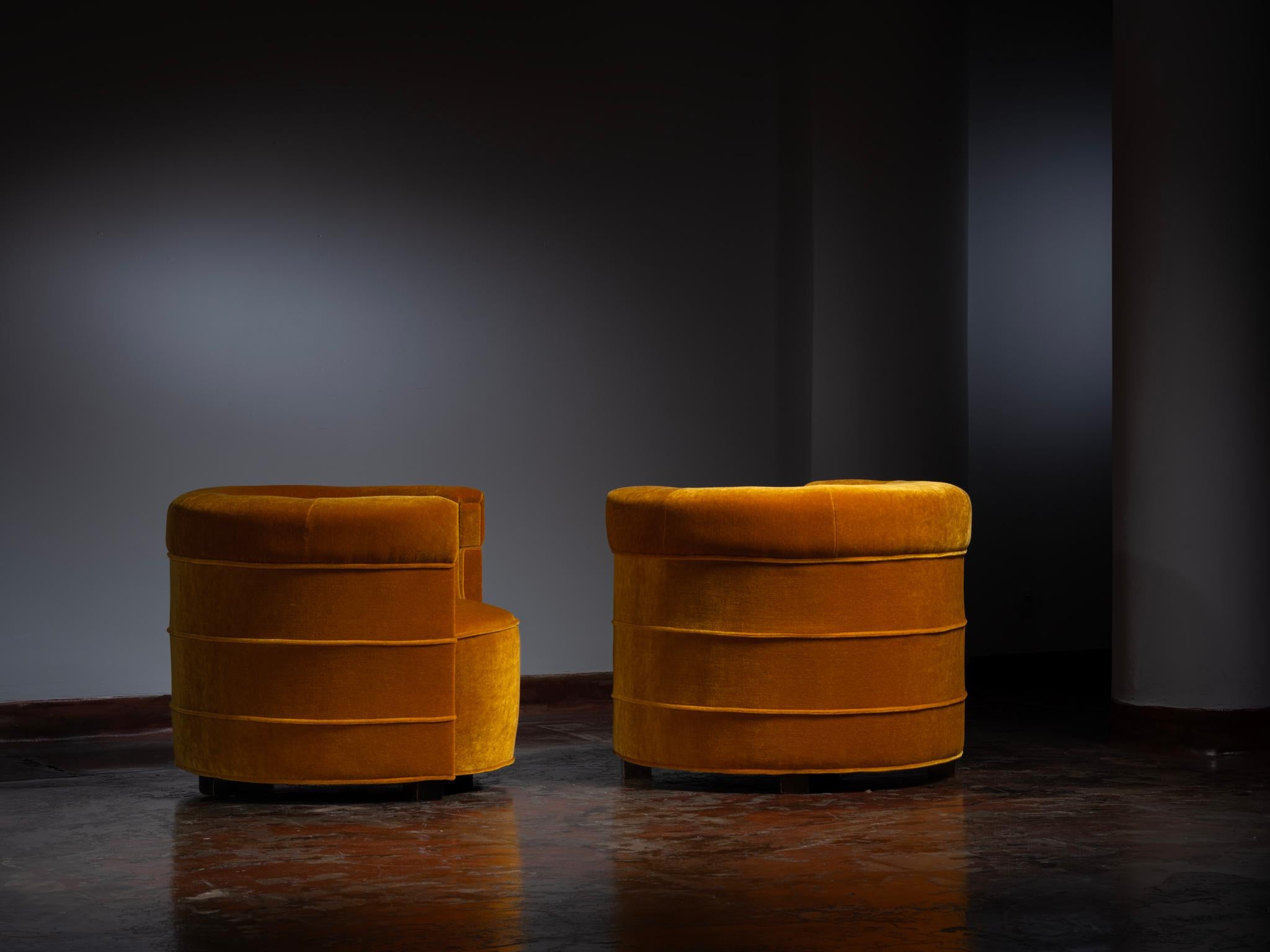 Mohair Raro Otto Schulz per Boet Coppia di sedie da salotto curve in mohair color caramello in vendita