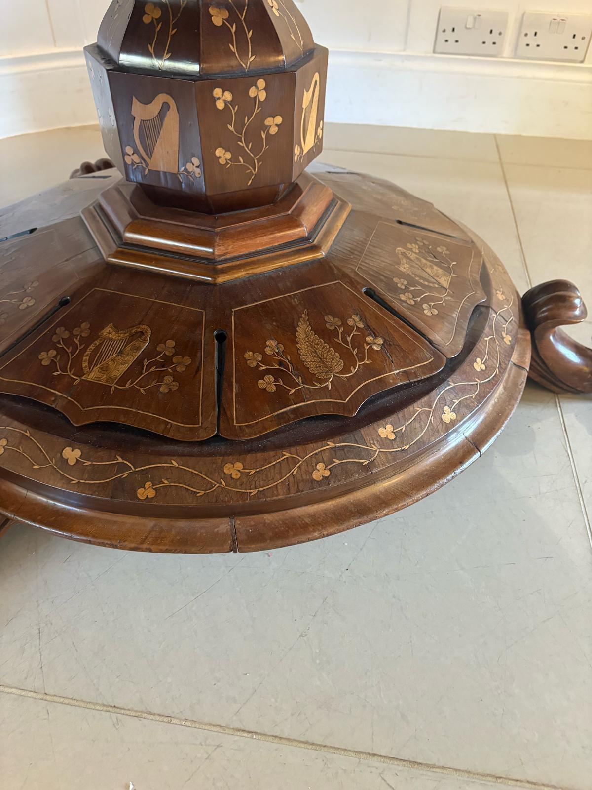 Table centrale irlandaise Killarney incrustée en bois d'if ancien de qualité exceptionnelle en vente 3