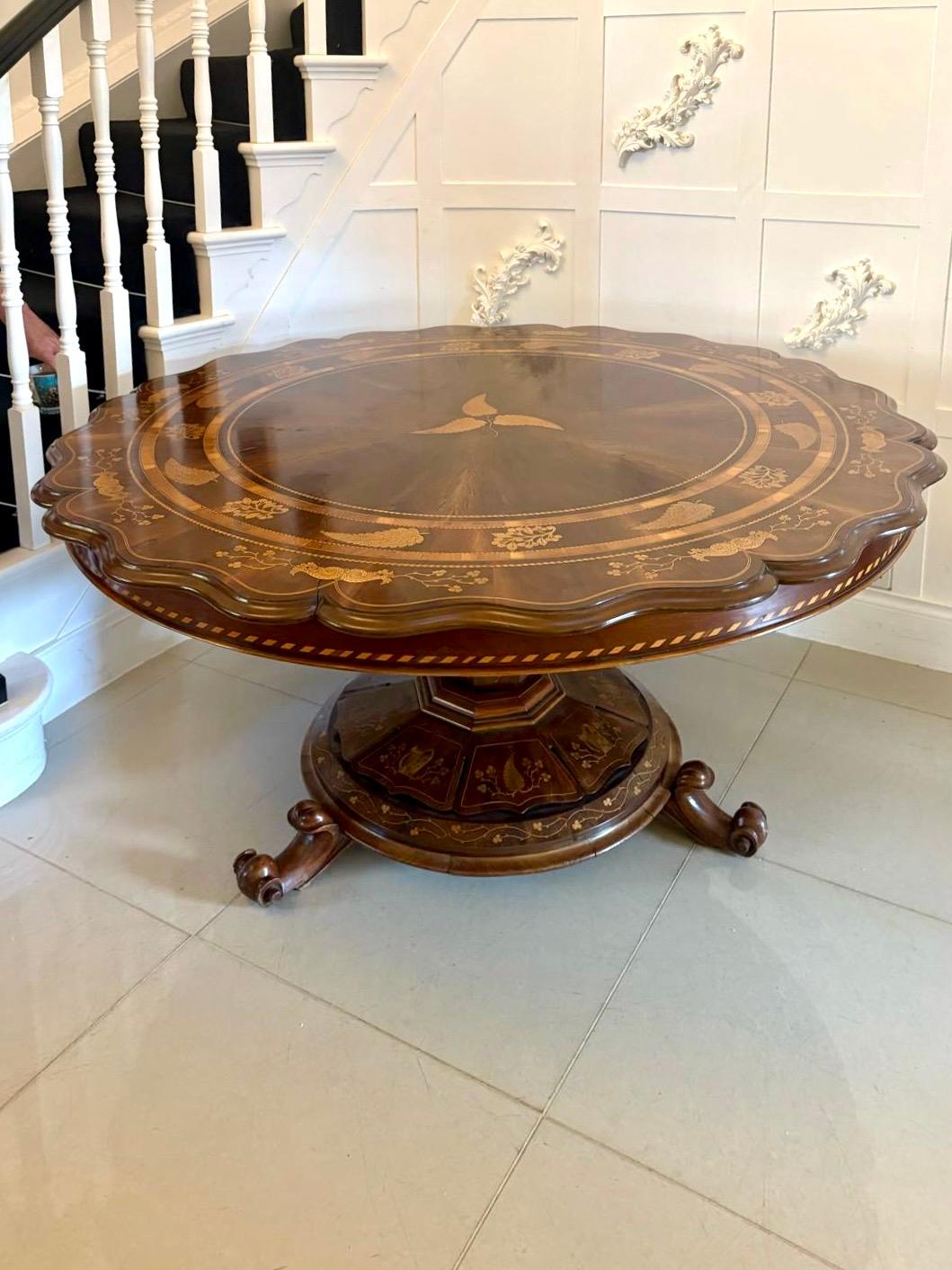 Irlandais du Nord Table centrale irlandaise Killarney incrustée en bois d'if ancien de qualité exceptionnelle en vente