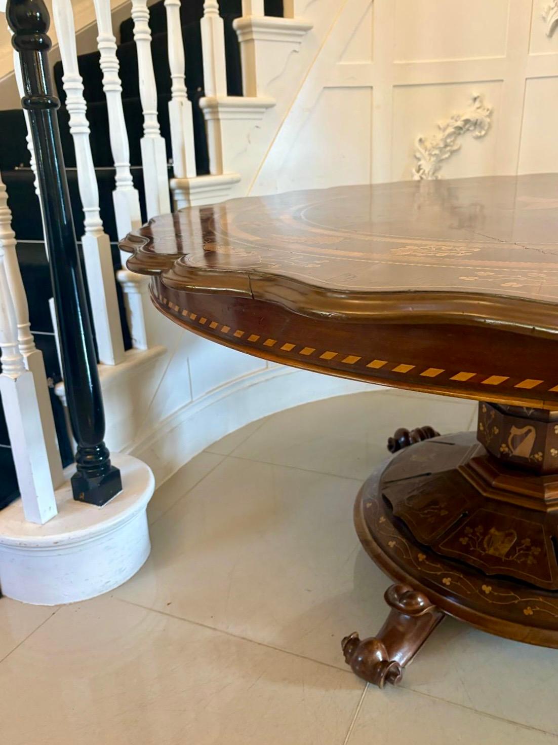 XIXe siècle Table centrale irlandaise Killarney incrustée en bois d'if ancien de qualité exceptionnelle en vente