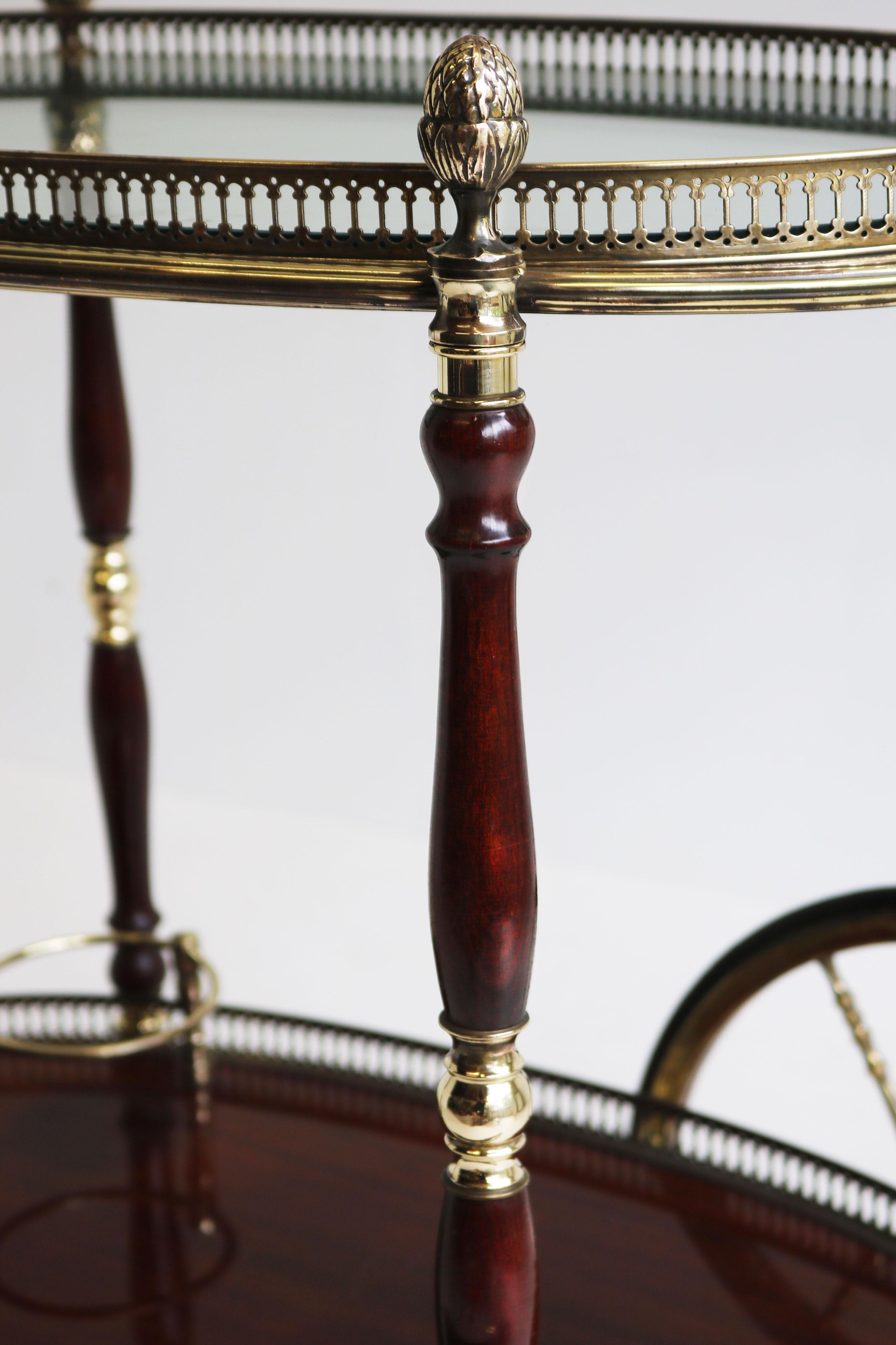 Seltener ovaler Design-Barwagen von Maison Bagues 1950 Messing Glas Holz Servierwagen im Angebot 3