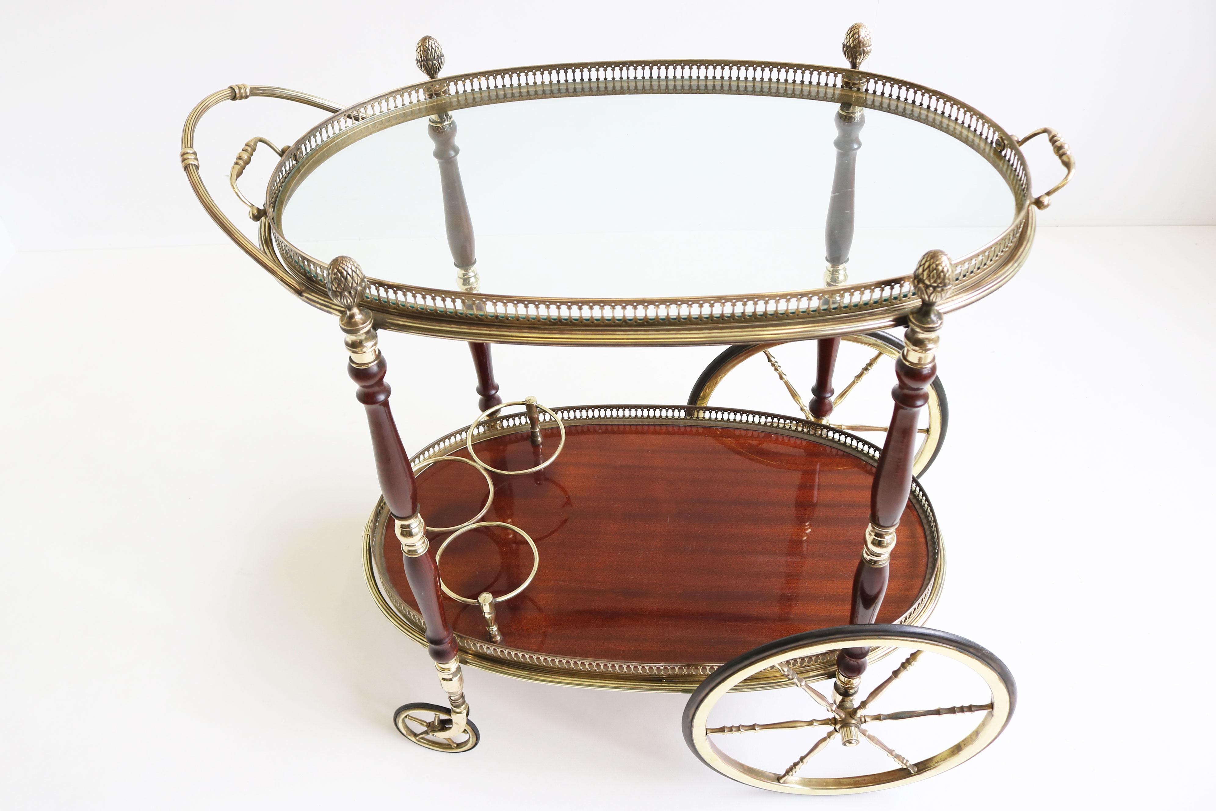 Seltener ovaler Design-Barwagen von Maison Bagues 1950 Messing Glas Holz Servierwagen (Französisch) im Angebot