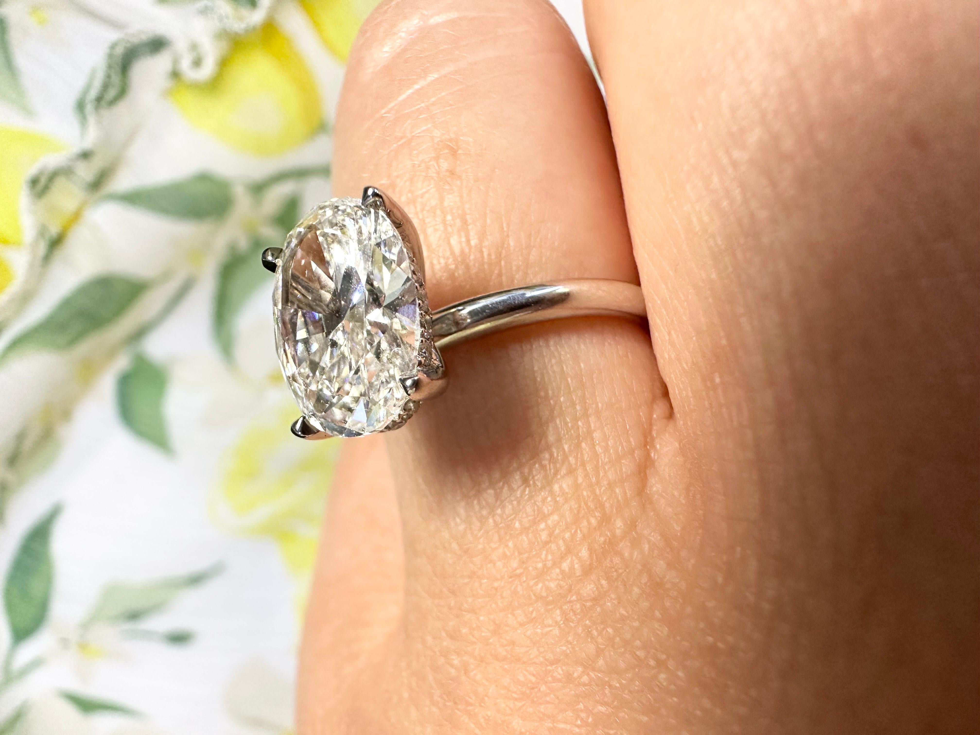 Rare bague de fiançailles en diamant ovale 3,03ct diamant certifié GIA en vente 2