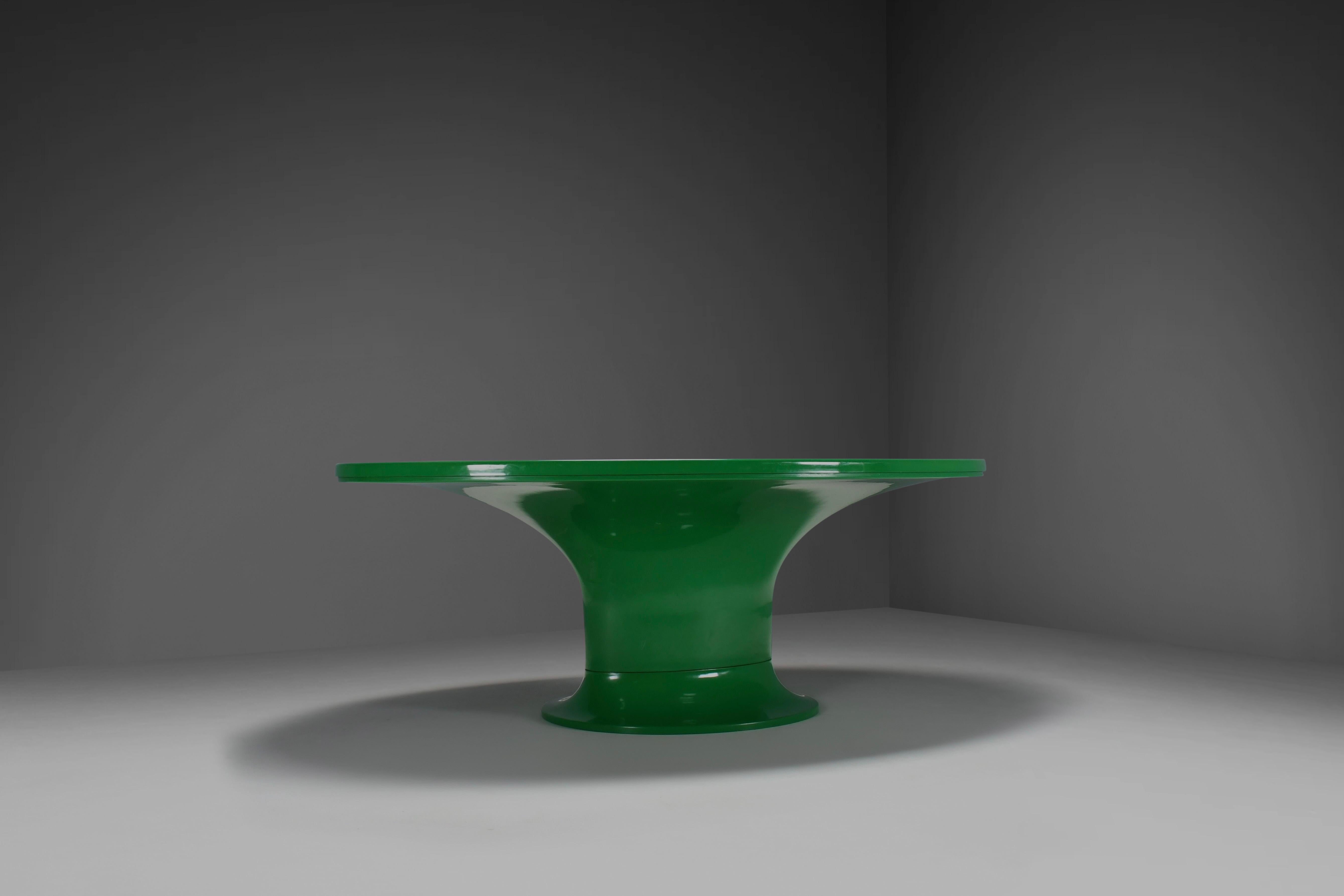 Rare Oval Dining Table in Green Polyester by Ferreiri & Gardella for Kartell In Excellent Condition In Echt, NL