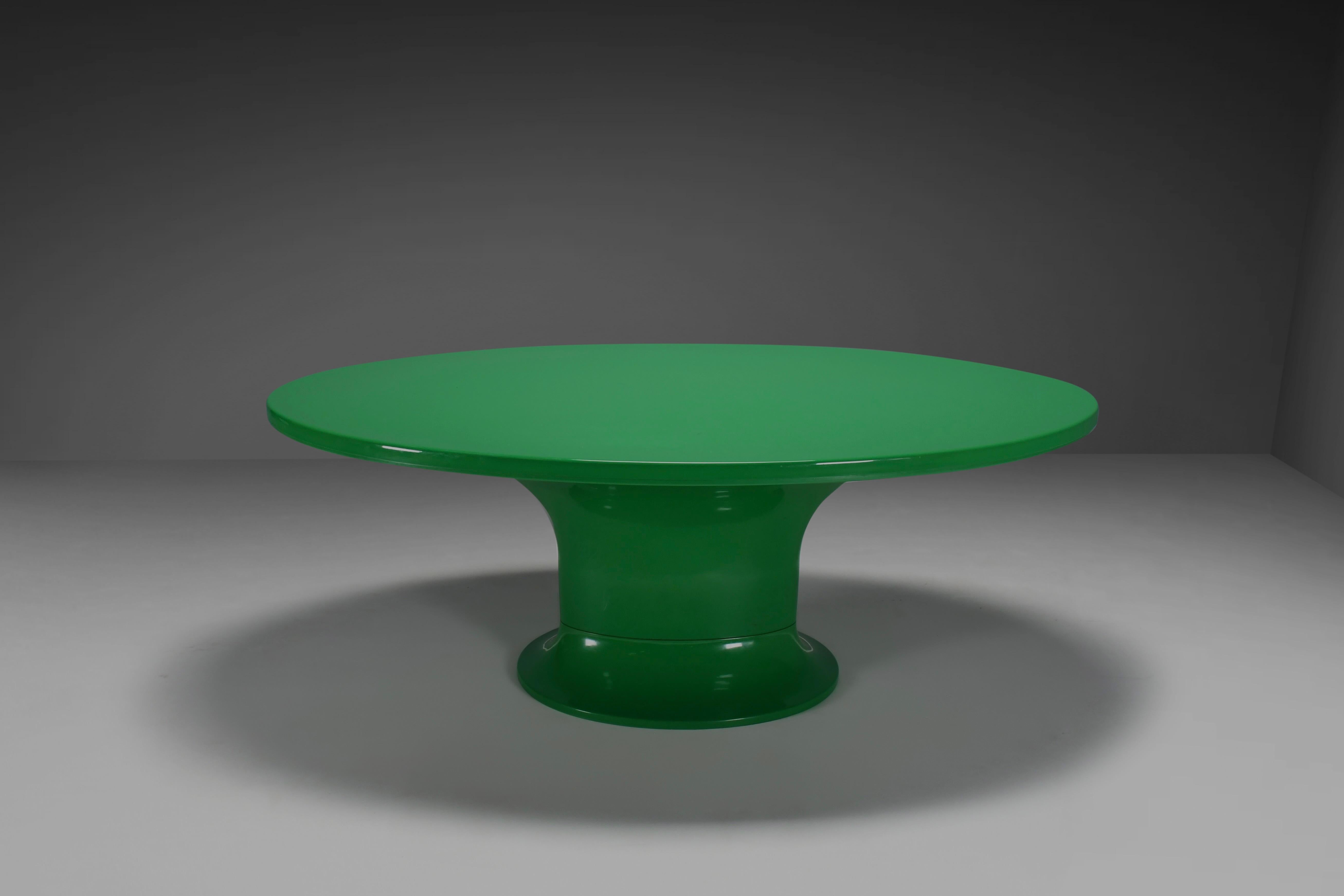 20th Century Rare Oval Dining Table in Green Polyester by Ferreiri & Gardella for Kartell