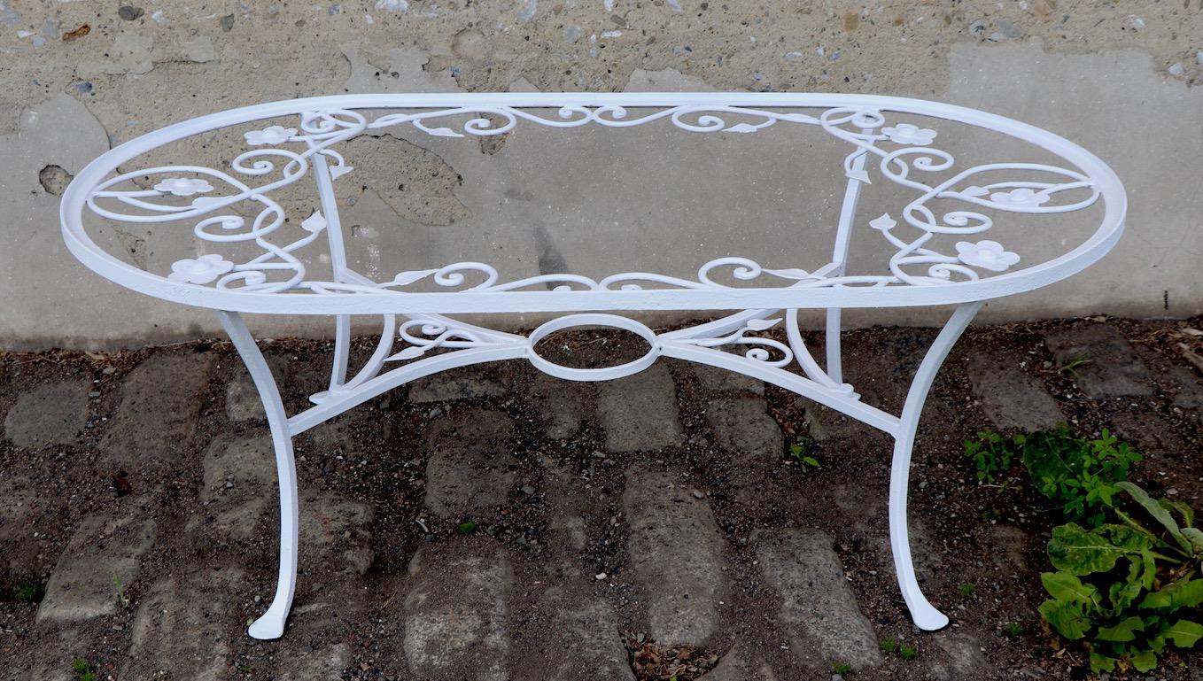 oval patio end table