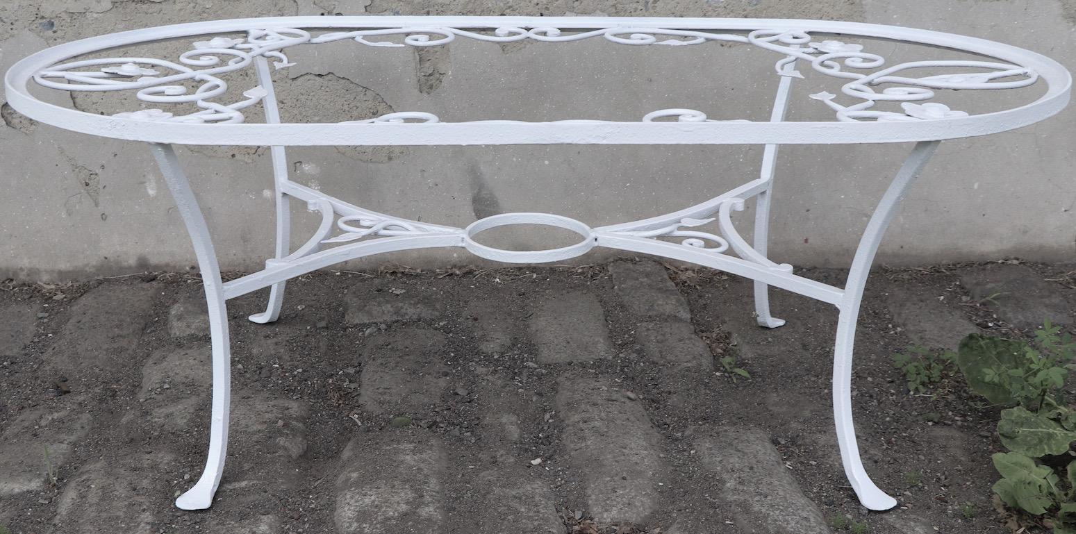 oval outdoor coffee table
