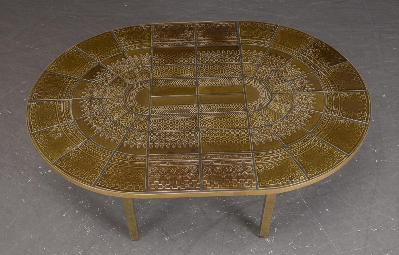 Mid-Century Modern  Bjorn Wiinblad Rare table ovale en céramique  Carreaux de faïence et laiton faits à la main Suède 1960 en vente