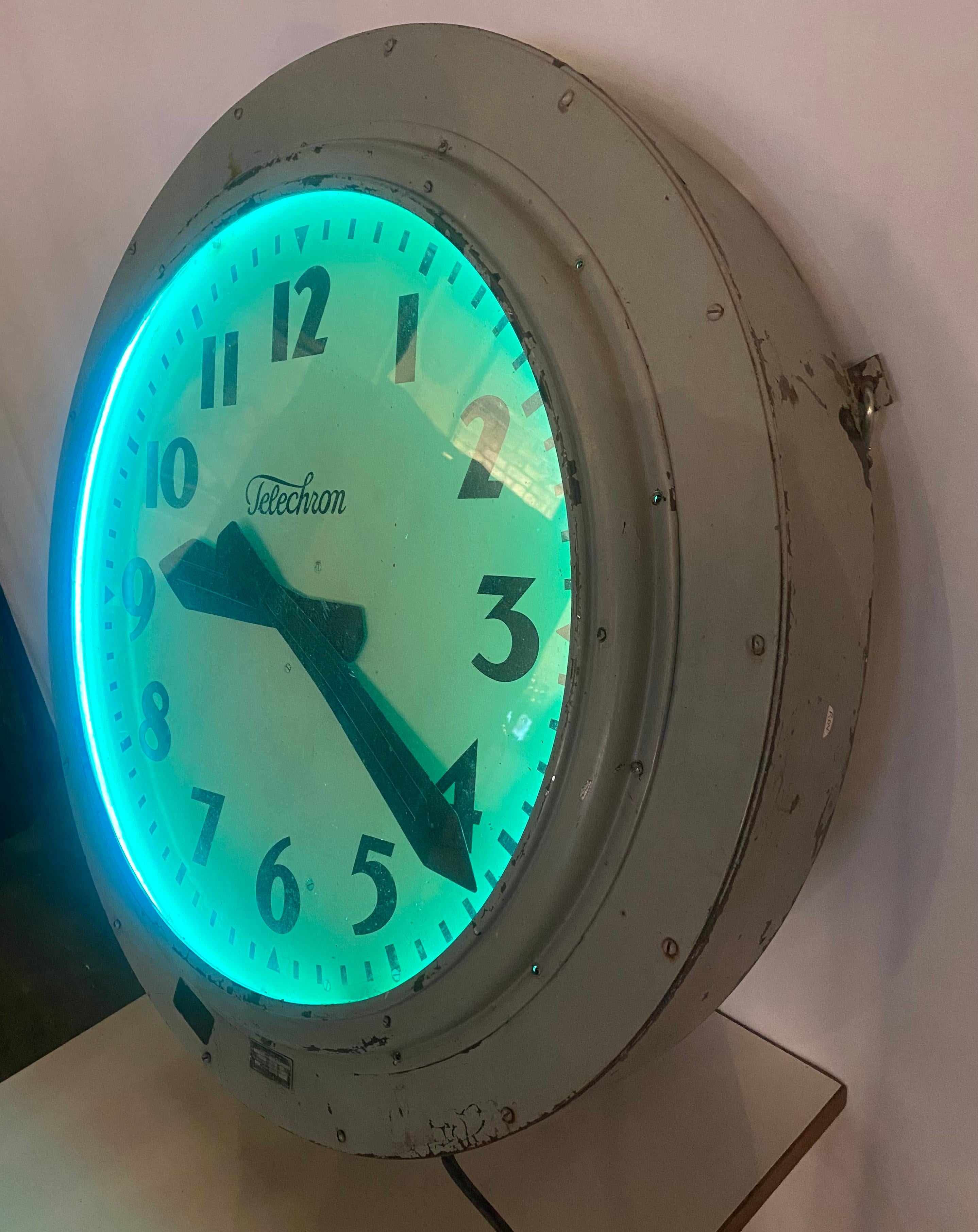 Rare OVERSIZED aRT Deco Neon Clock by Telechron Electric Clock.. 3' Diameter In Distressed Condition For Sale In Buffalo, NY
