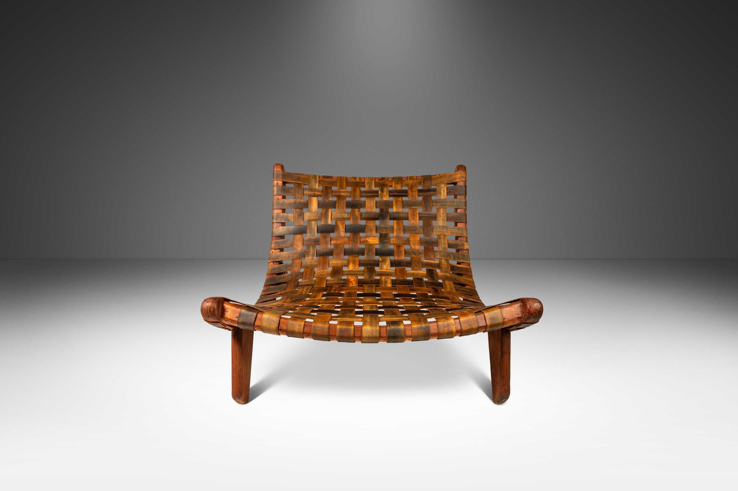 Milieu du XXe siècle Rare chaise Scoop surdimensionnée d'après José Zanine Caldas, Mòveis Artísticos Z, années 1950 en vente
