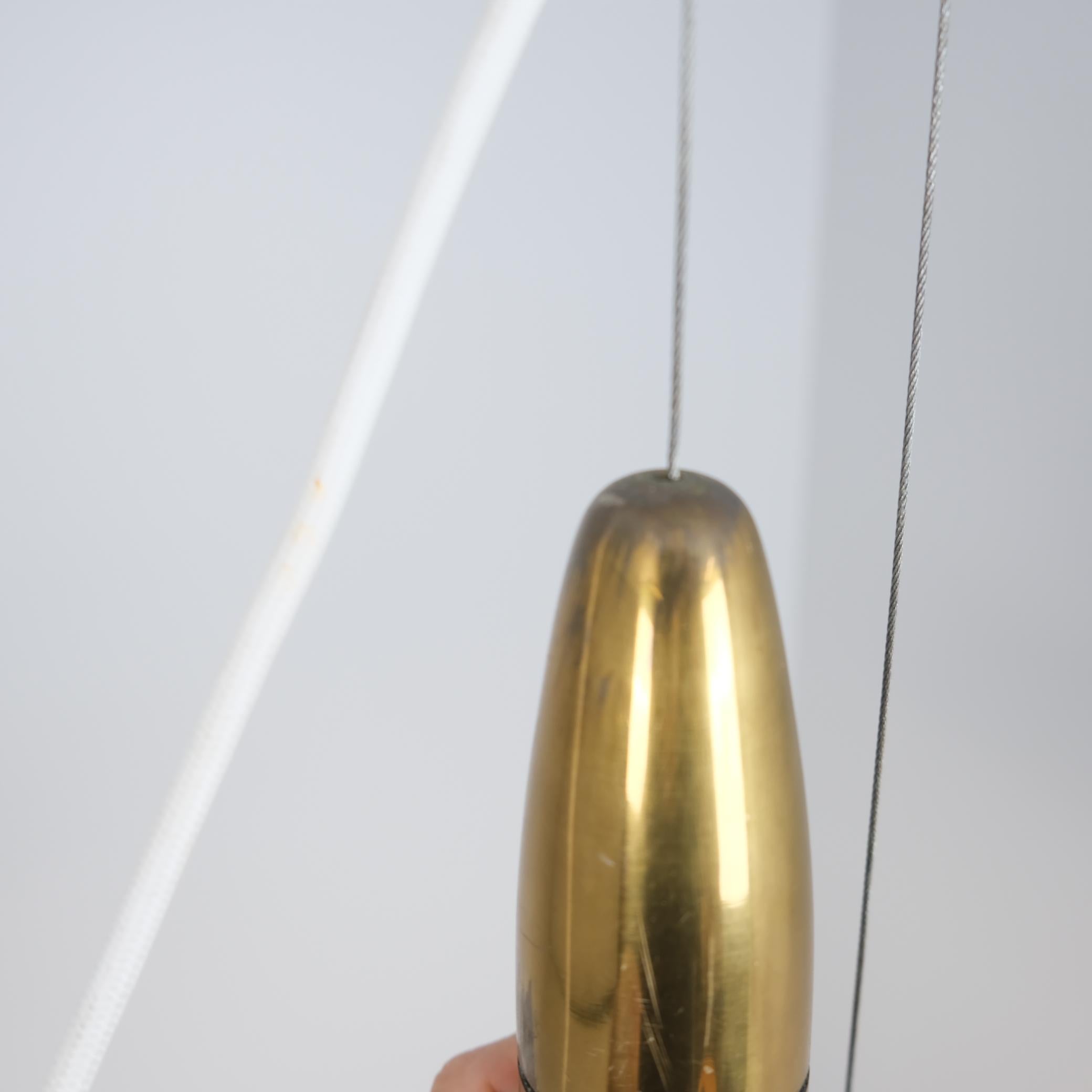 Raro pendente da soffitto regolabile in ottone traforato Paavo Tynell A1965, Taito 1940s in vendita 3